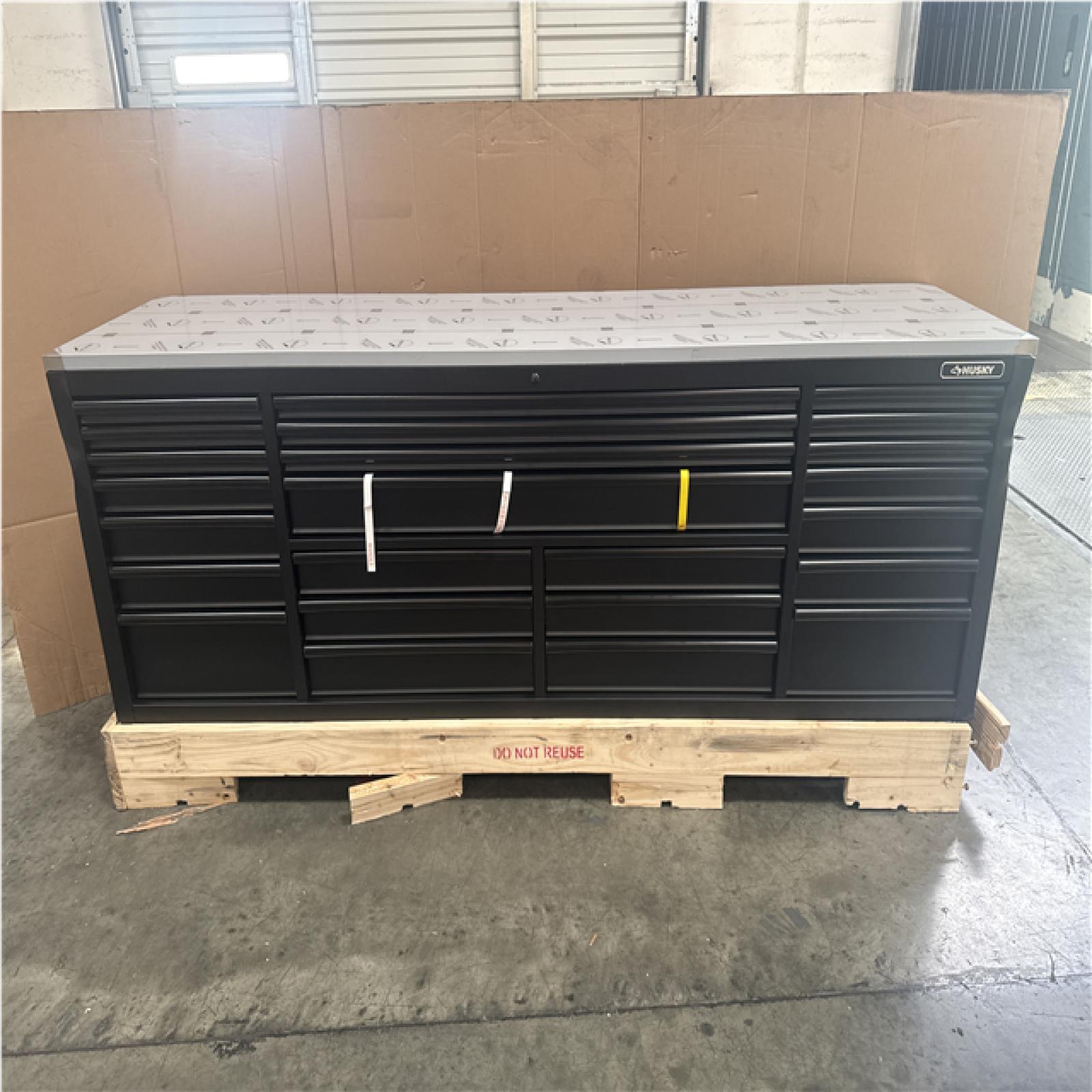 CALIFORNIA AS IS HUSKY 24 DRAWER WORKBENCH RIGHT SIDE DAMAGE TOP 5 DOORS STUCK