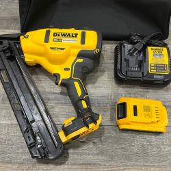 AS-IS DEWALT 20V MAX XR Lithium-Ion Cordless 2-1/2 in. 15-Gauge Finish Nailer Kit