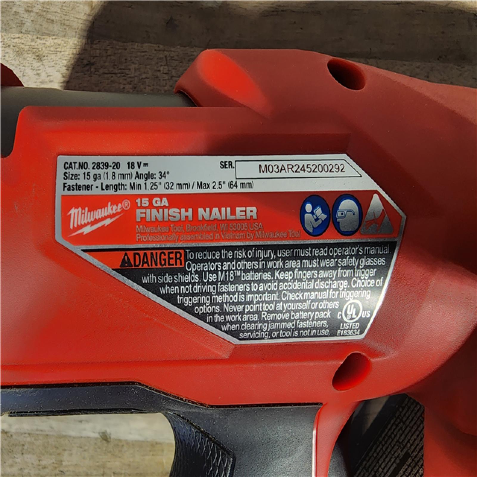 HOUSTON LOCATION - AS-IS Milwaukee 2839-20 M18 FUEL 15 Ga. 18 Volt Brushless Angled Finish Nailer (TOOL ONLY)