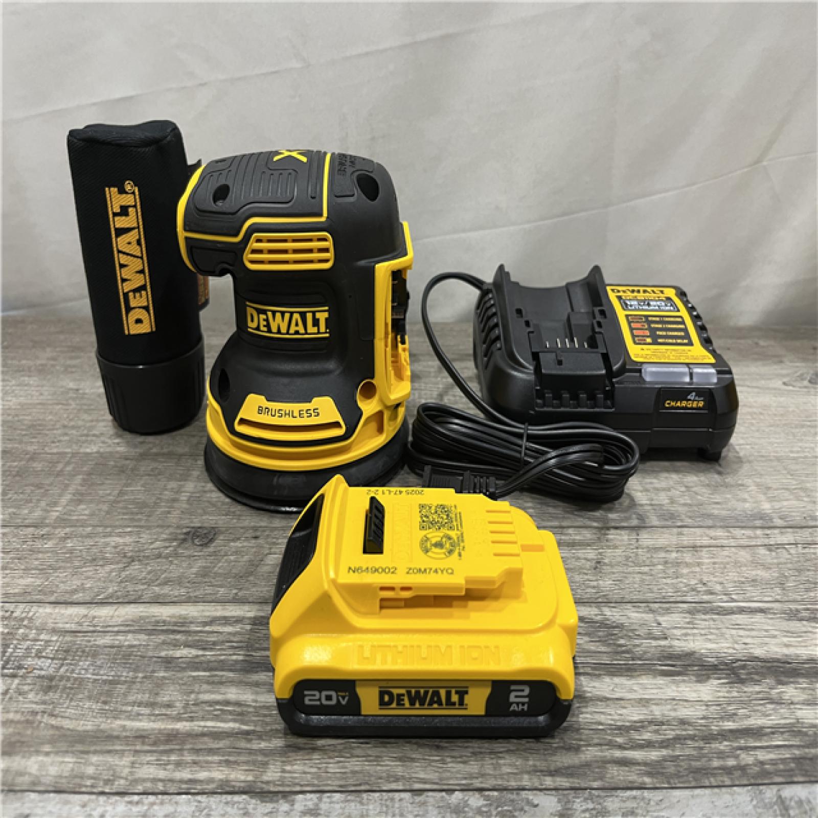 AS-IS DEWALT 20V MAX XR Cordless Brushless 5 in. Random Orbital Sander Kit