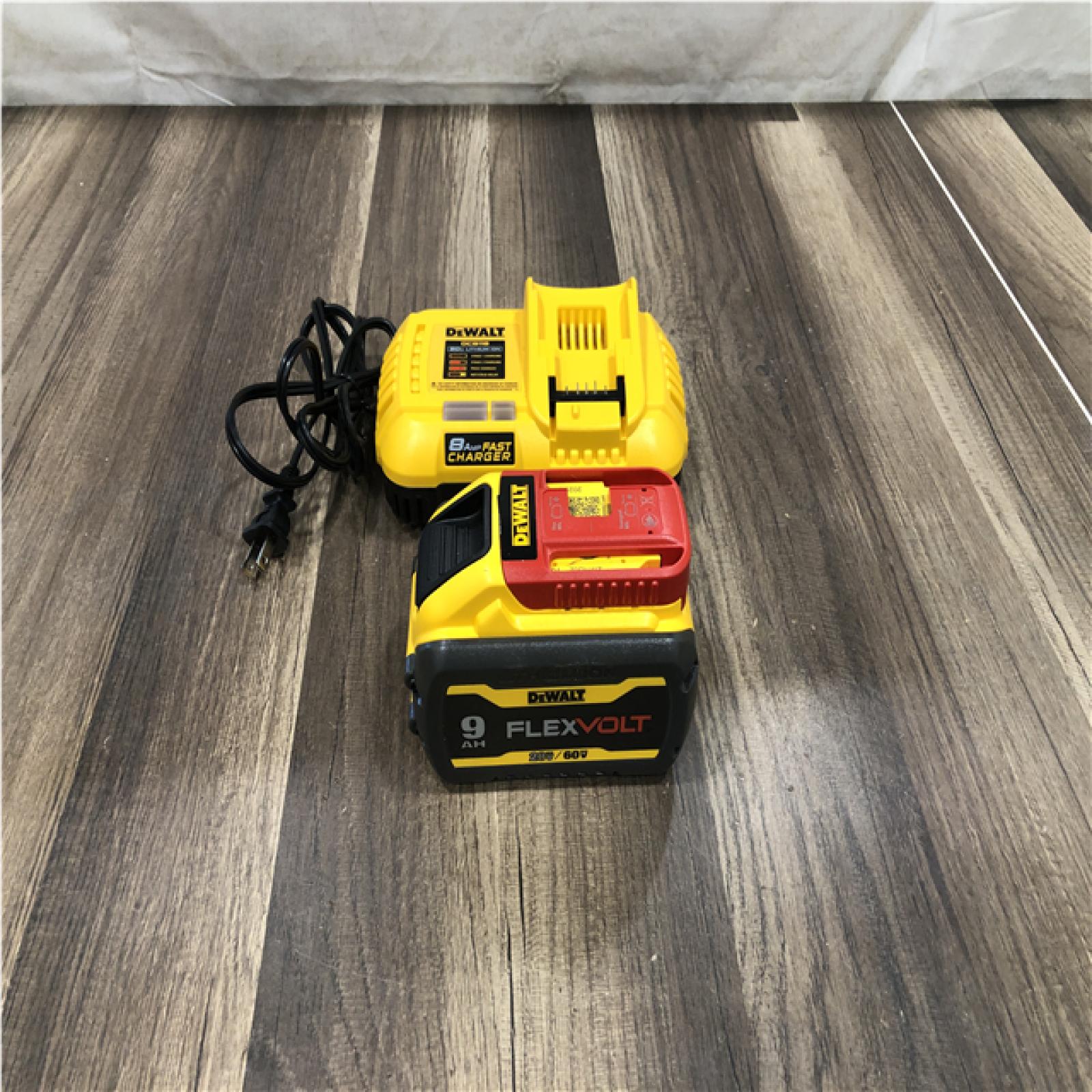 AS-IS DEWALT 20V/60V MAX FLEXVOLT Lithium-Ion 9.0Ah Battery and Charger Starter Kit