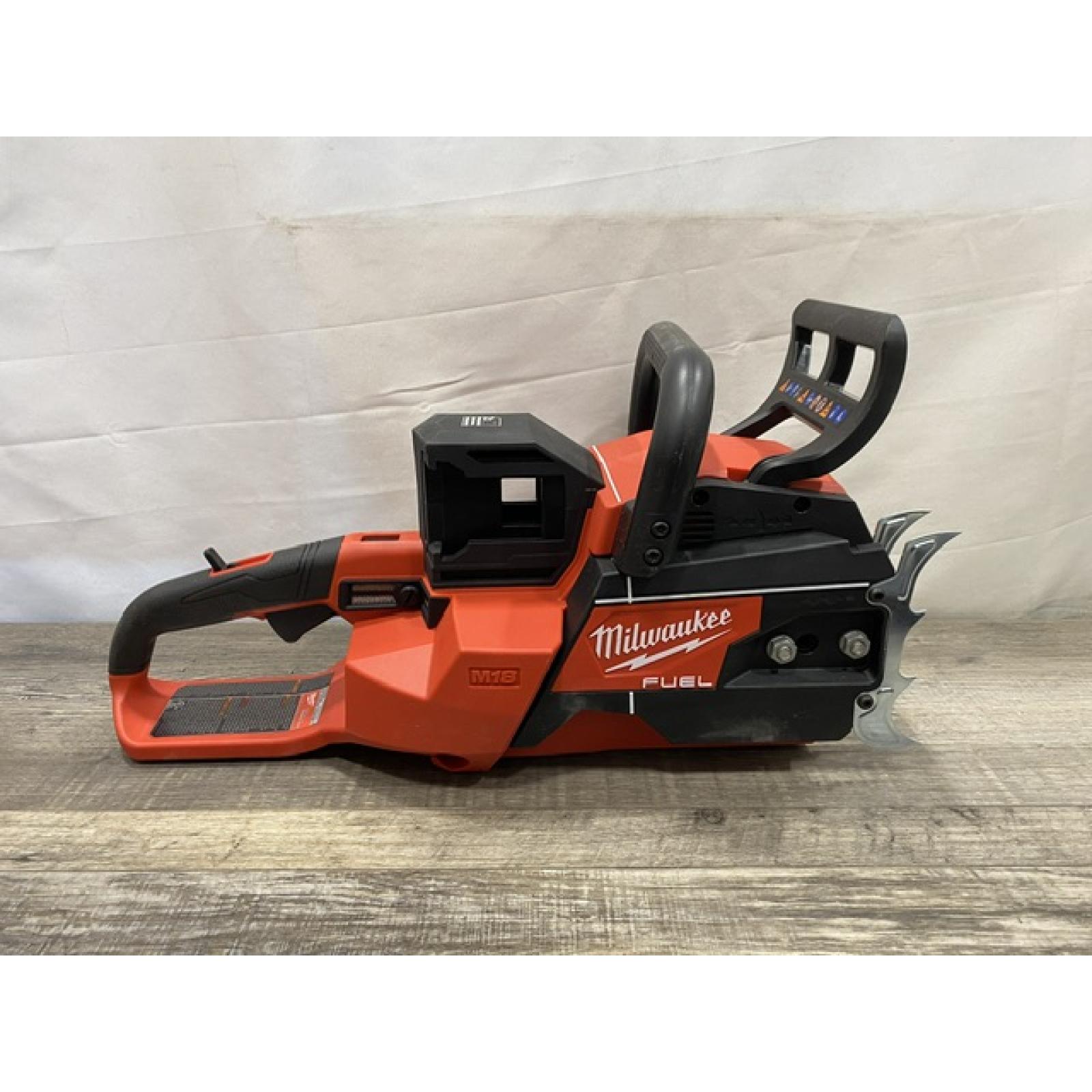 AS-IS Milwaukee FUEL 18V Brushless Cordless 20 in. Dual Battery Chainsaw Kit