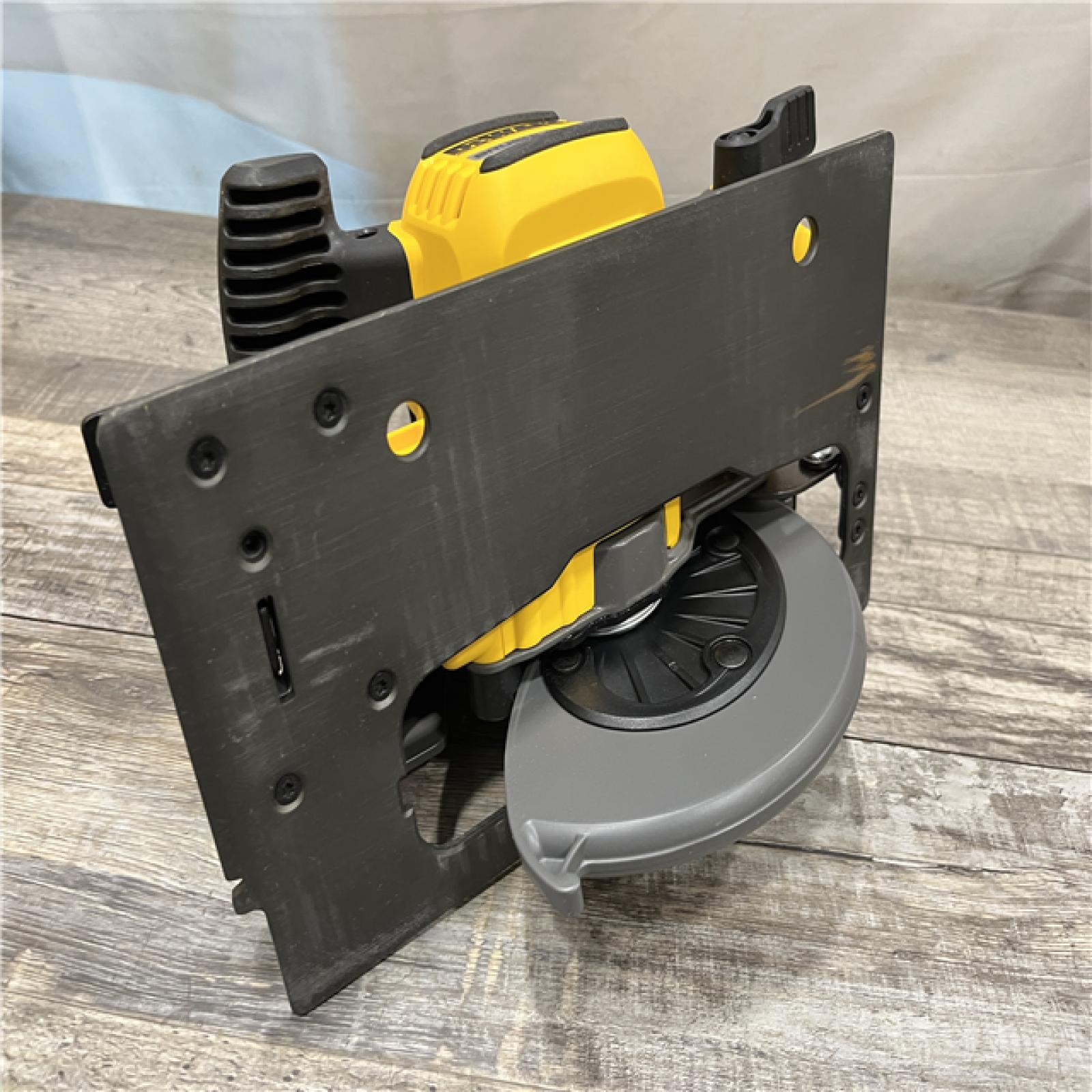 AS-IS DEWALT FLEXVOLT 60V MAX Cordless Brushless 7-1/4 in. Circular Saw with Brake (Tool Only)