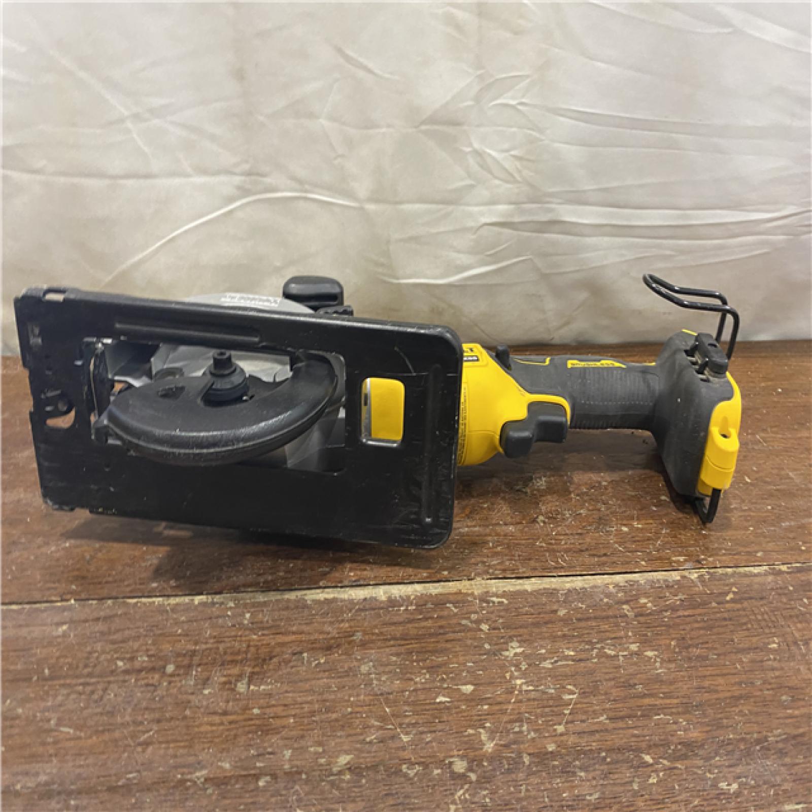 AS-IS DEWALT ATOMIC 20V MAX Cordless Brushless 4-1/2 in. Circular Saw (Tool Only)