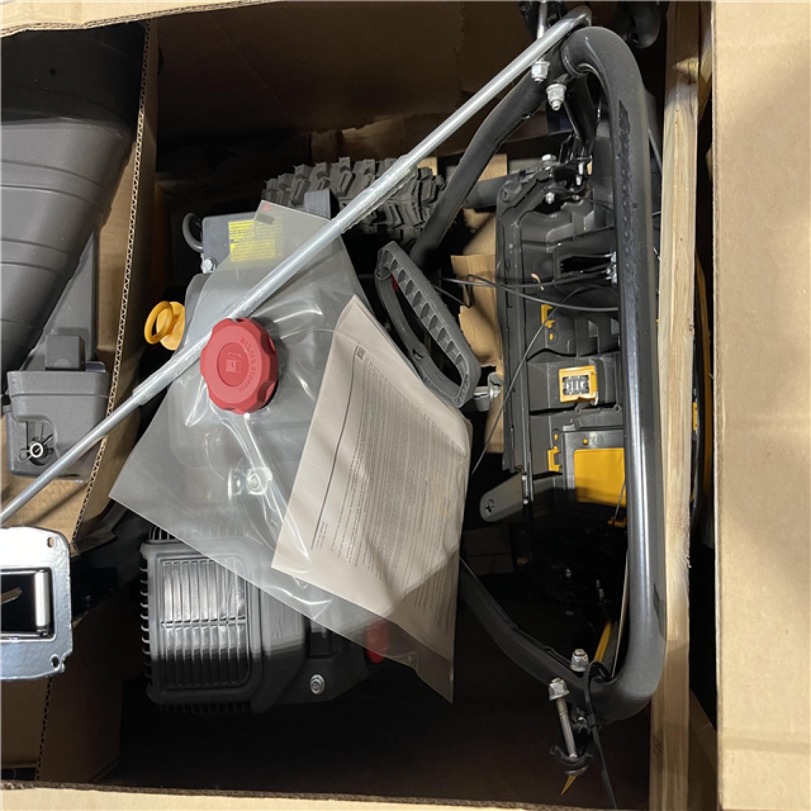 DALLAS LOCATION- LIKE NEW!- Cub Cadet 2 in. x 24 in. 208 cc Electric Start Gas 2-Stage Snow Blower