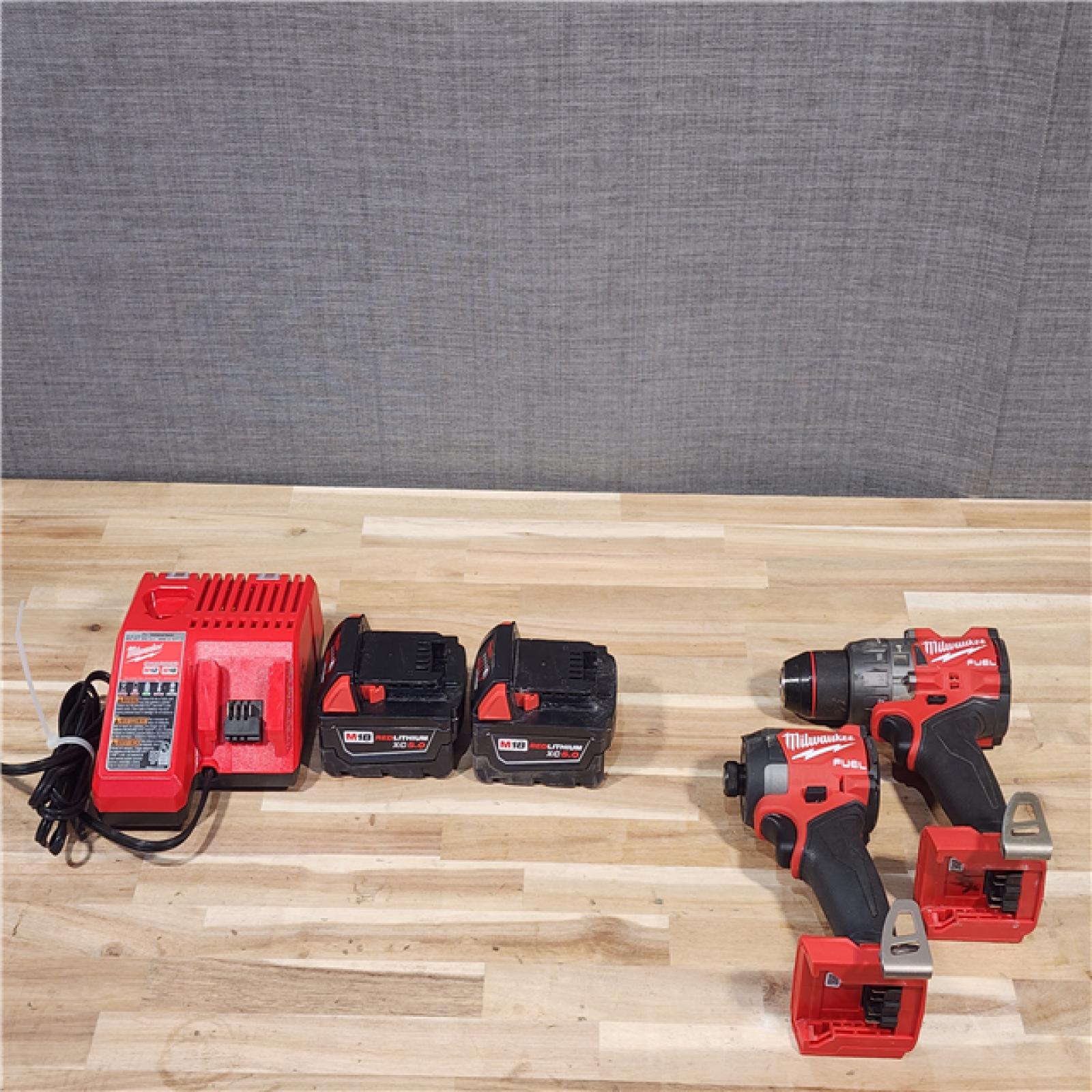 HOUSTON LOCATION - AS-IS MILWAUKEE 2 TOOL COMBO KIT W/ (2) BATTERY & CHARGER