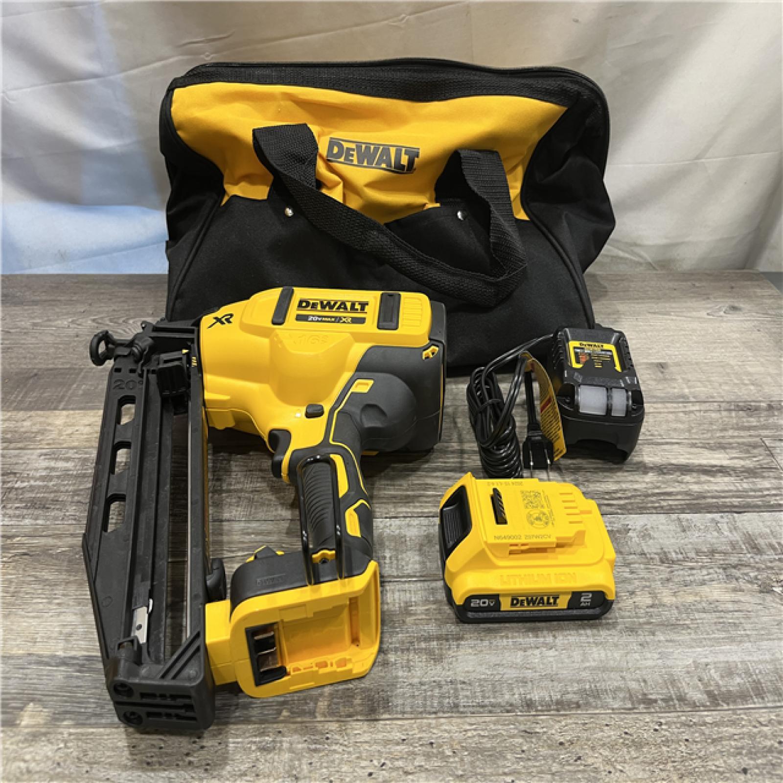 AS-IS DEWALT 20V MAX XR 16-Gauge Electric Cordless Angled Finishing Nailer Kit