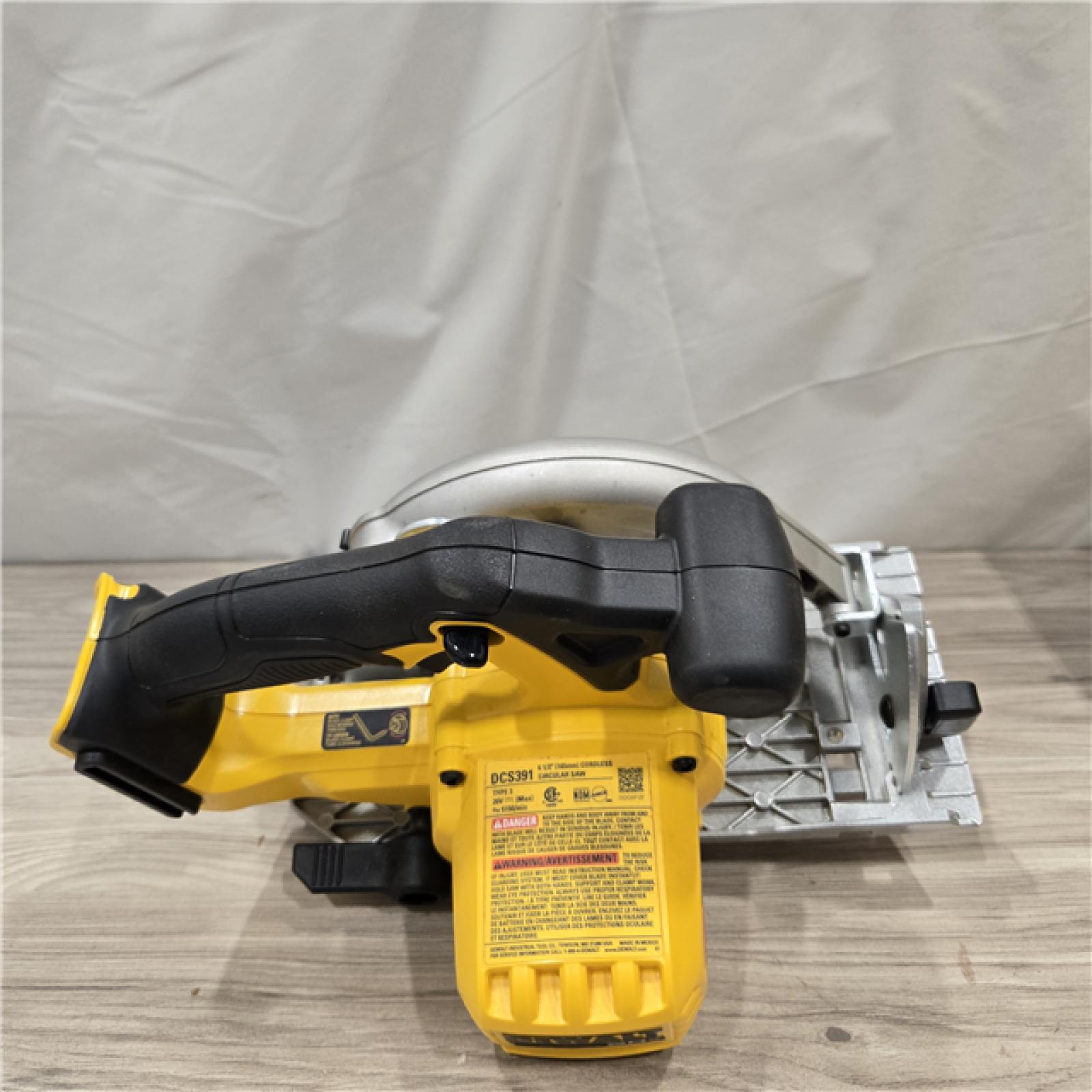 AS-IS DEWALT 6-1/2'' 165MM CIRCULAR SAW (Tool-Only)