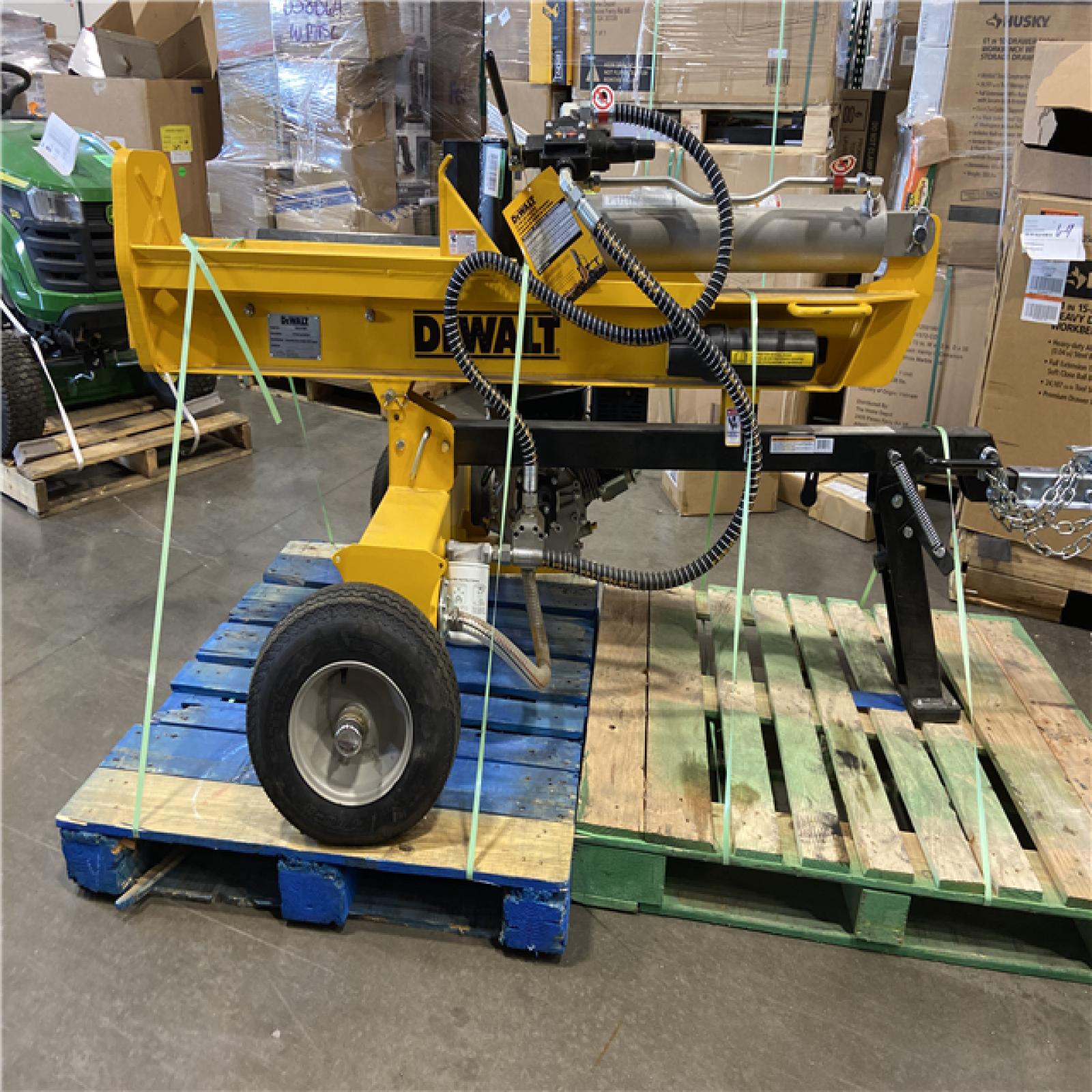 DALLAS LOCATION - DEWALT 32 Ton 277cc 9.5HP Kohler Engine Horizontal/Vertical Full Beam Hydraulic Log Splitter, Auto Return/Integrated Log Cradle