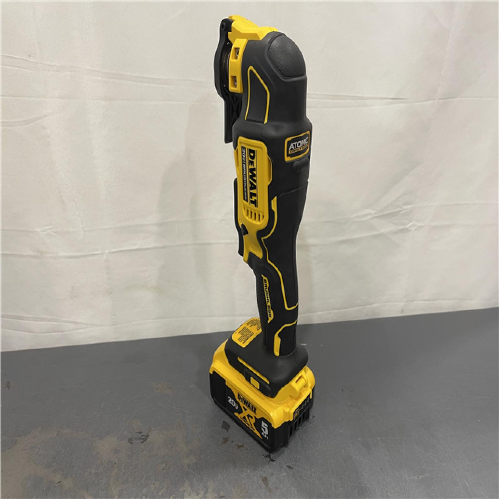 AS-IS - DeWalt ATOMIC 20V MAX Lithium-Ion Cordless Brushless Oscillating Multi Tool Kit
