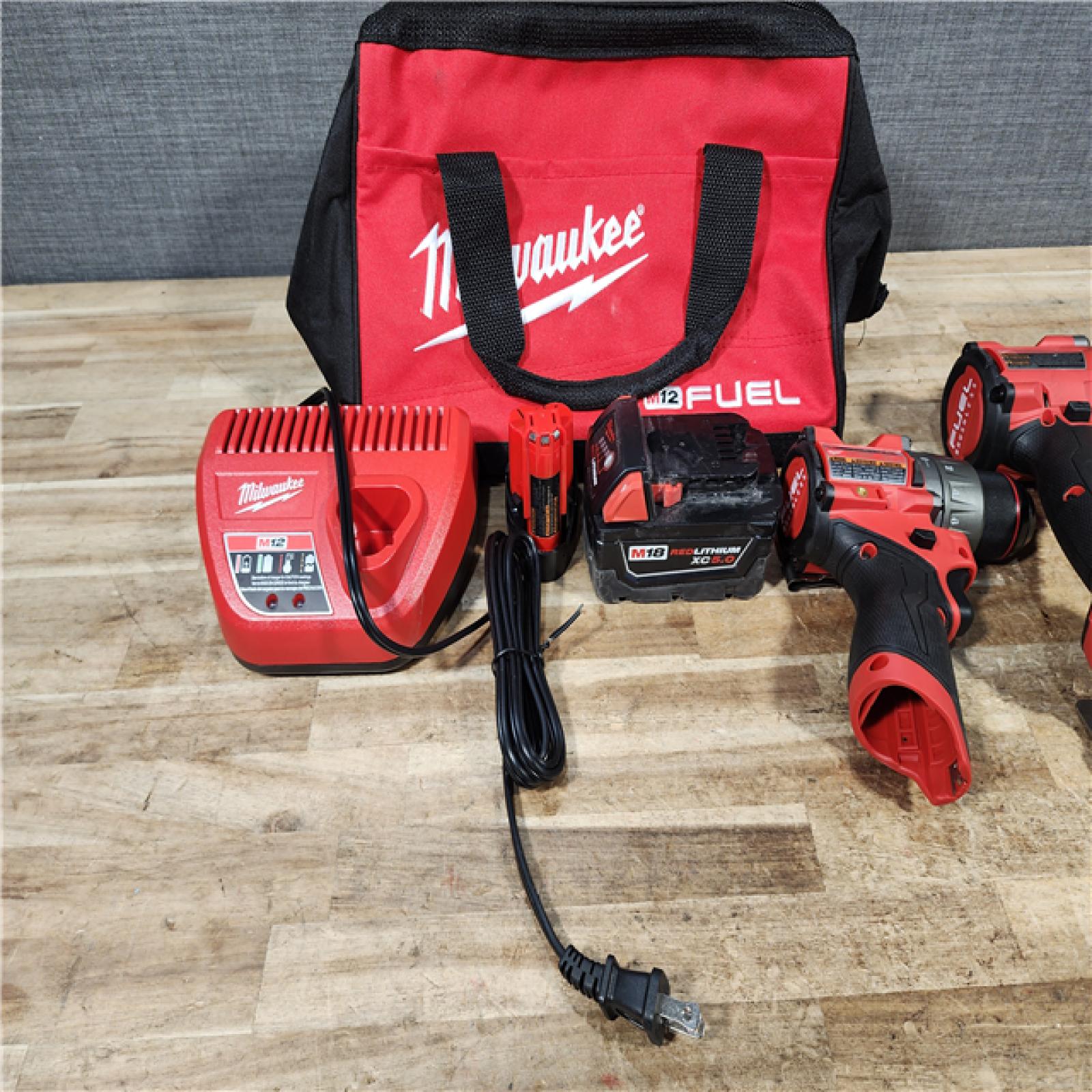HOUSTON LOCATION - AS - IS Milwaukee 2 Tool Combo Kit W/ (2) Battery & Charger