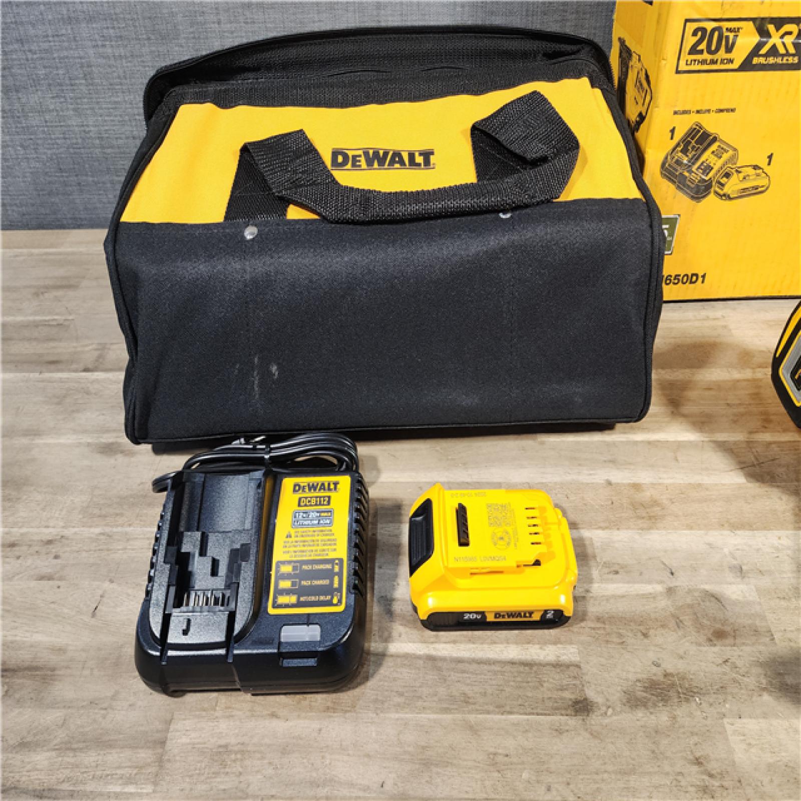 HOUSTON LOCATION - AS-IS DeWalt 15 GA ANGLED FINISH NAILER KIT W/ BATTERY & CHARGER