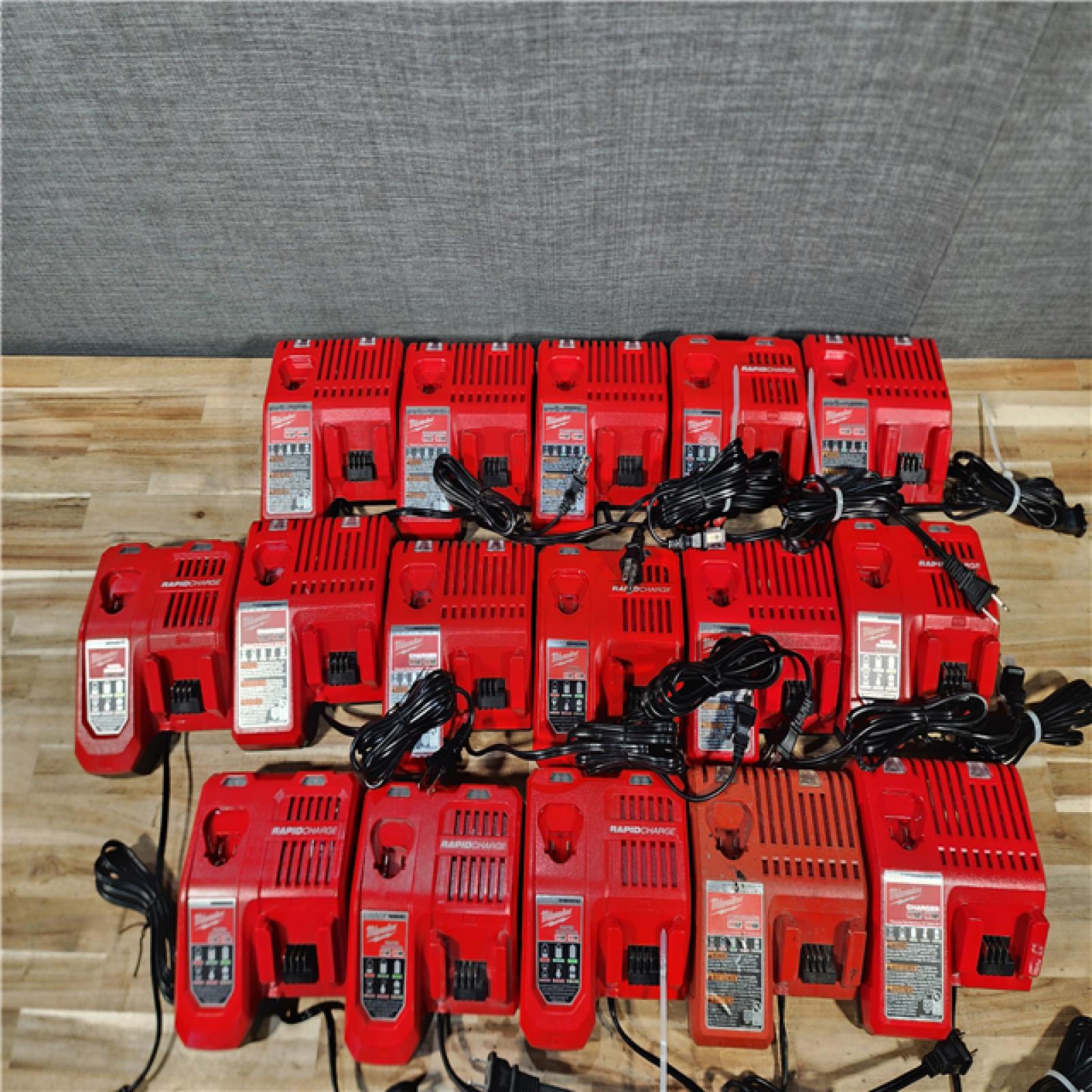 HOUSTON LOCATION - AS-IS MILWAUKEE BATTERY CHARGER PACK QTY - 16