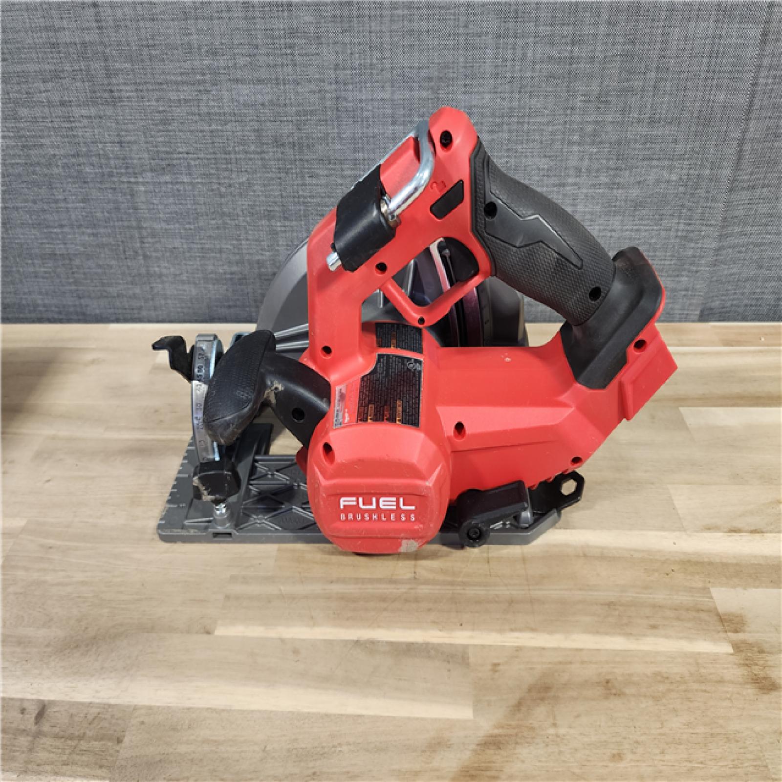 HOUSTON LOCATION - AS-IS Milwaukee Tools M18 FUEL 7-1/4 Circular Saw (Tool Only) 2834-20