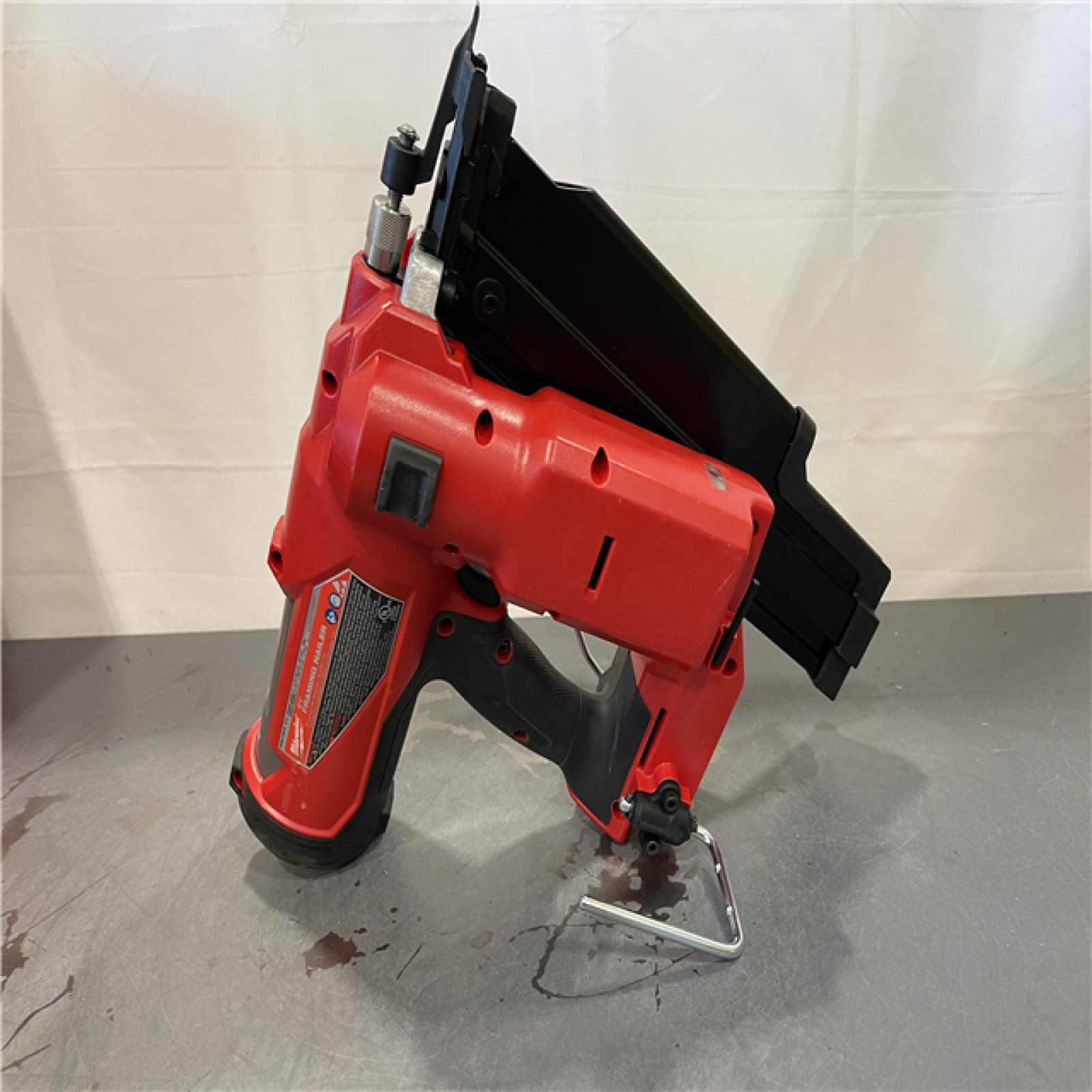 AS-IS - Milwaukee M18 FUEL 3-1/2 in. 18V 21-Degree Lithium-Ion Brushless Cordless Framing Nailer