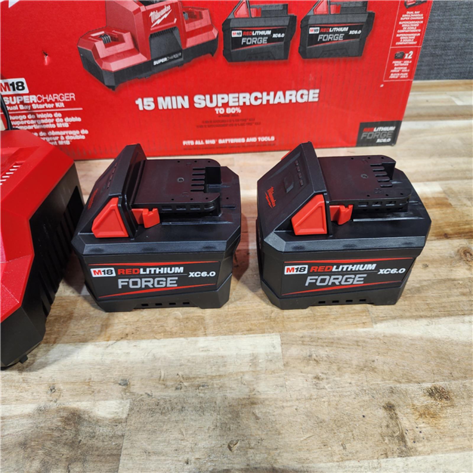 HOUSTON LOCATION - AS-IS (APPEARS LIKE NEW) MILWAUKEE M18 SUPER CHARGER DUAL BAY STARTER KIT W/ (2) FORGE XC6.0 BATTERIES