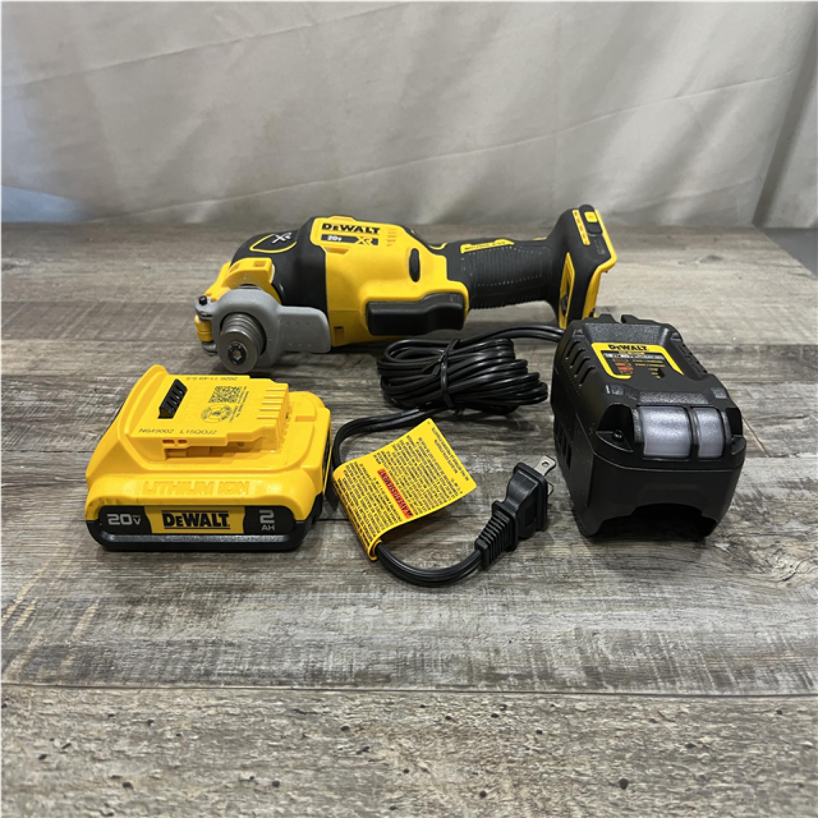 AS-IS DEWALT 20V MAX XR Cordless Brushless 3-Speed Oscillating Multi Tool Kit