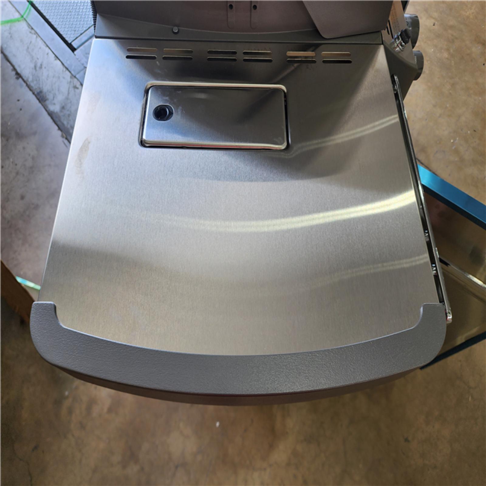 HOUSTON LOCATION - AS-IS SUMMIT S670 LP SS LP GAS BARBECUE