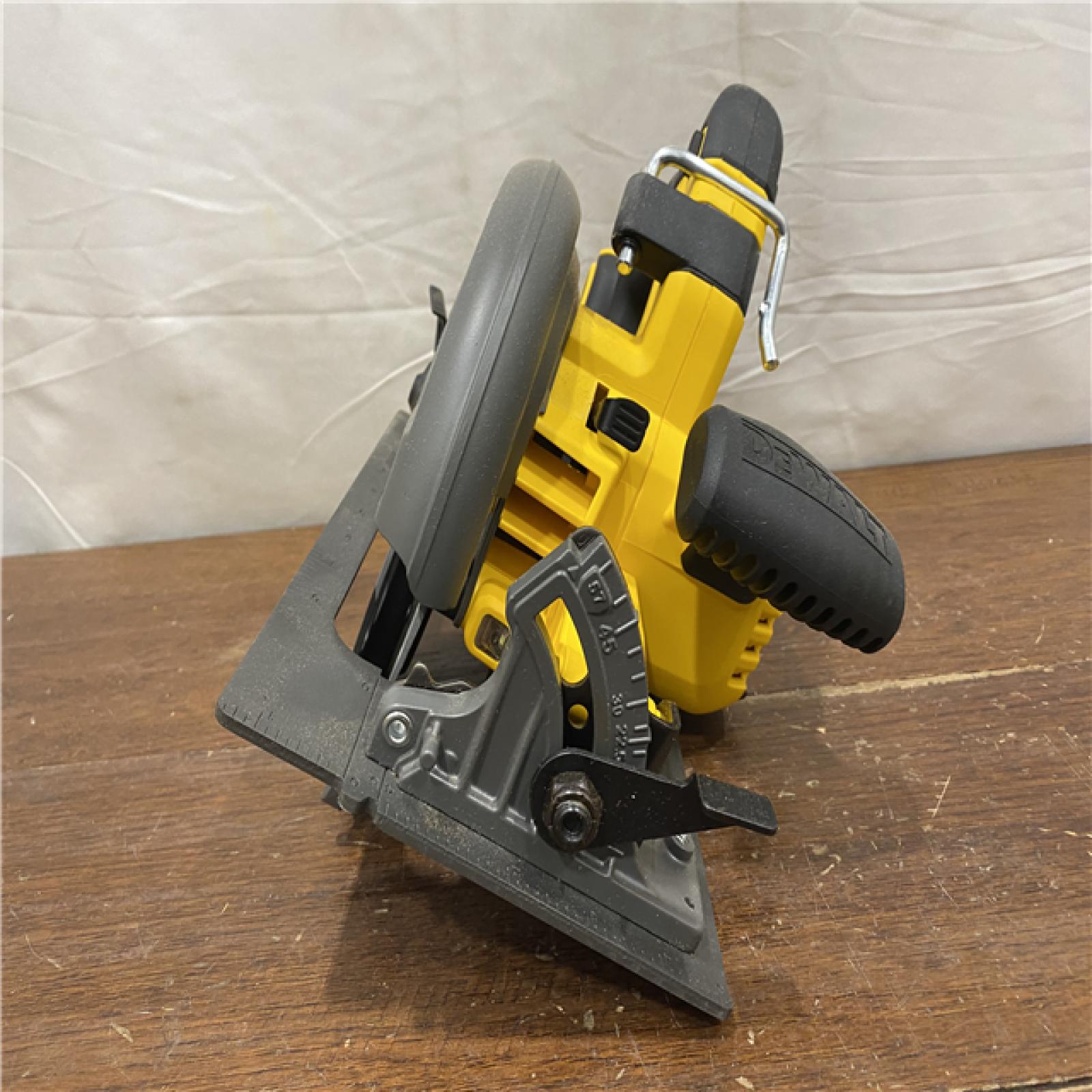 AS-IS DeWALT Flexvolt Max 7-1/4  60V Brushless Circular Saw DCS578B