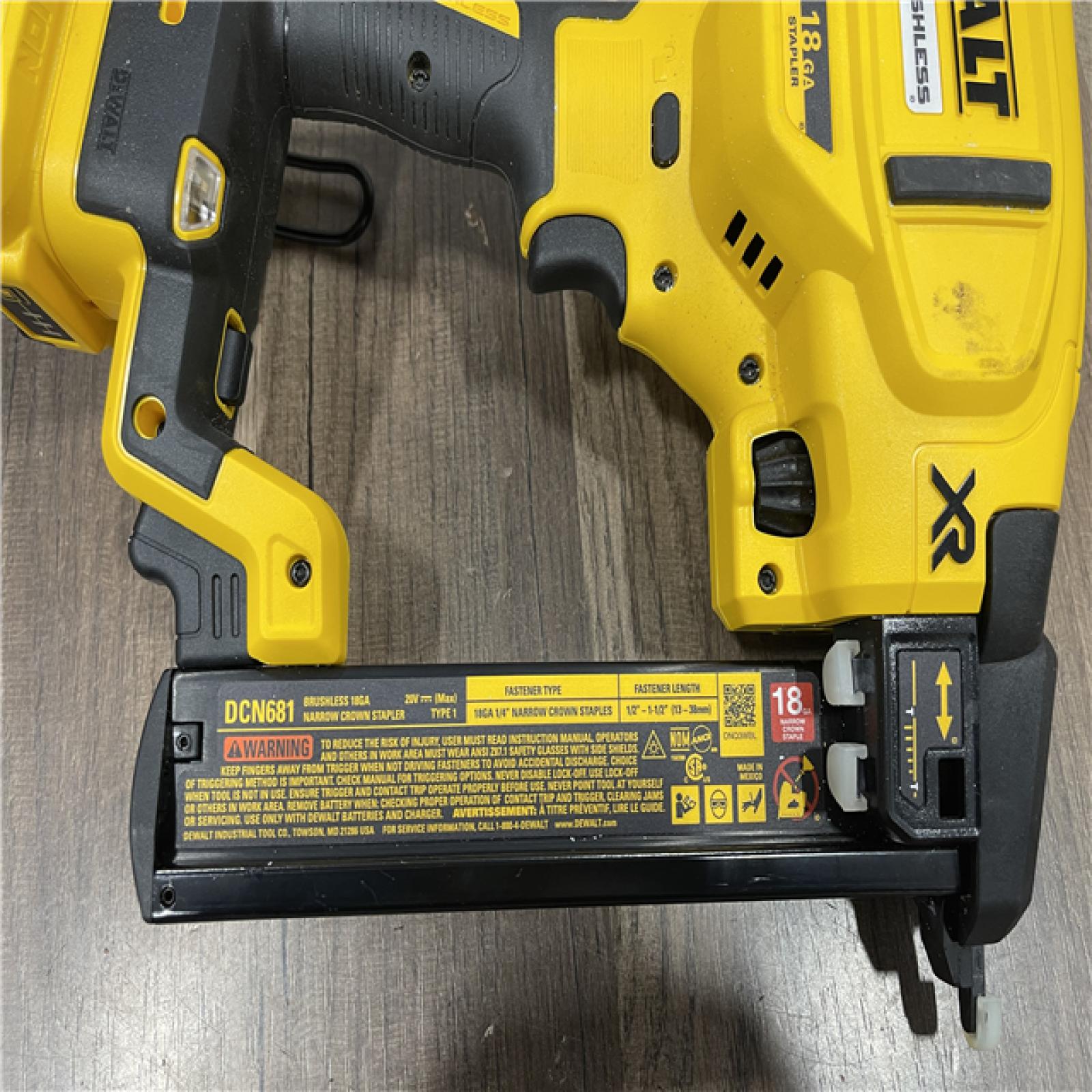 AS-IS DEWALT 20V MAX XR Lithium-Ion Cordless 18-Gauge Narrow Crown Stapler Kit