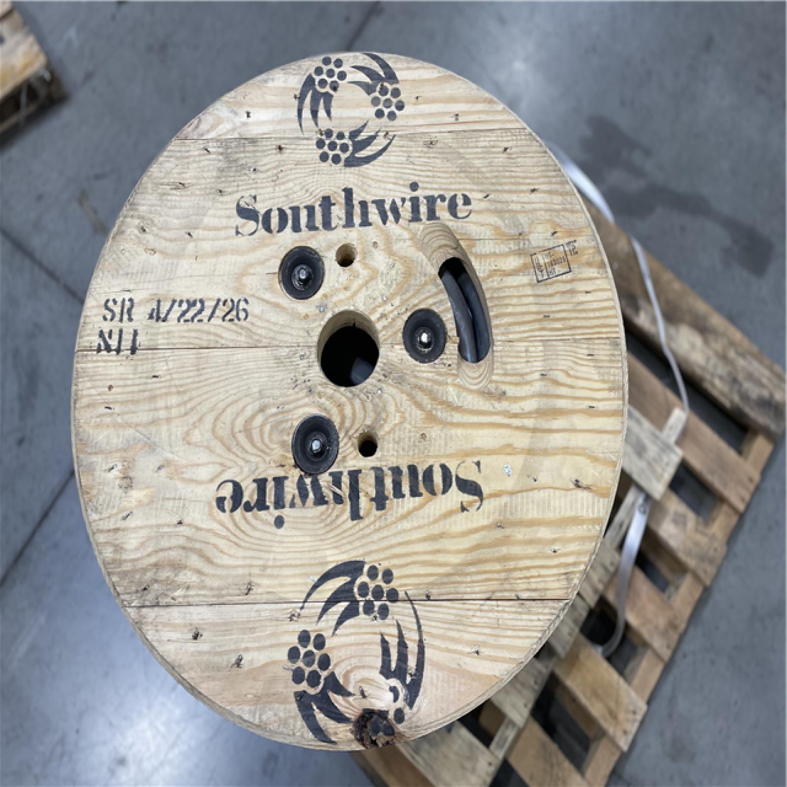 DALLAS LOCATION- AS-IS SOUTHWIRE 4/0-4/0-4/0-2/0 Gray Stranded AL SER Cable 500ft