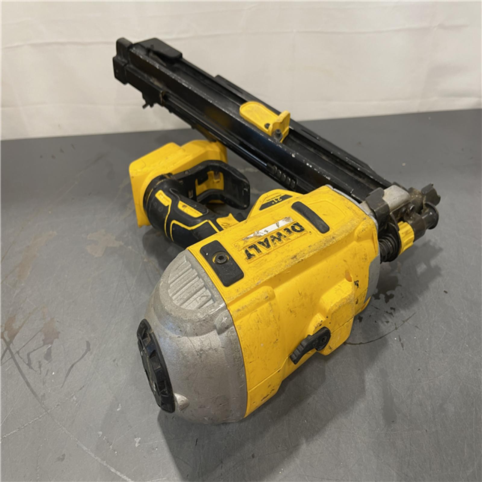 AS-IS - DEWALT 20-Volt 21° Cordless Framing Nailer