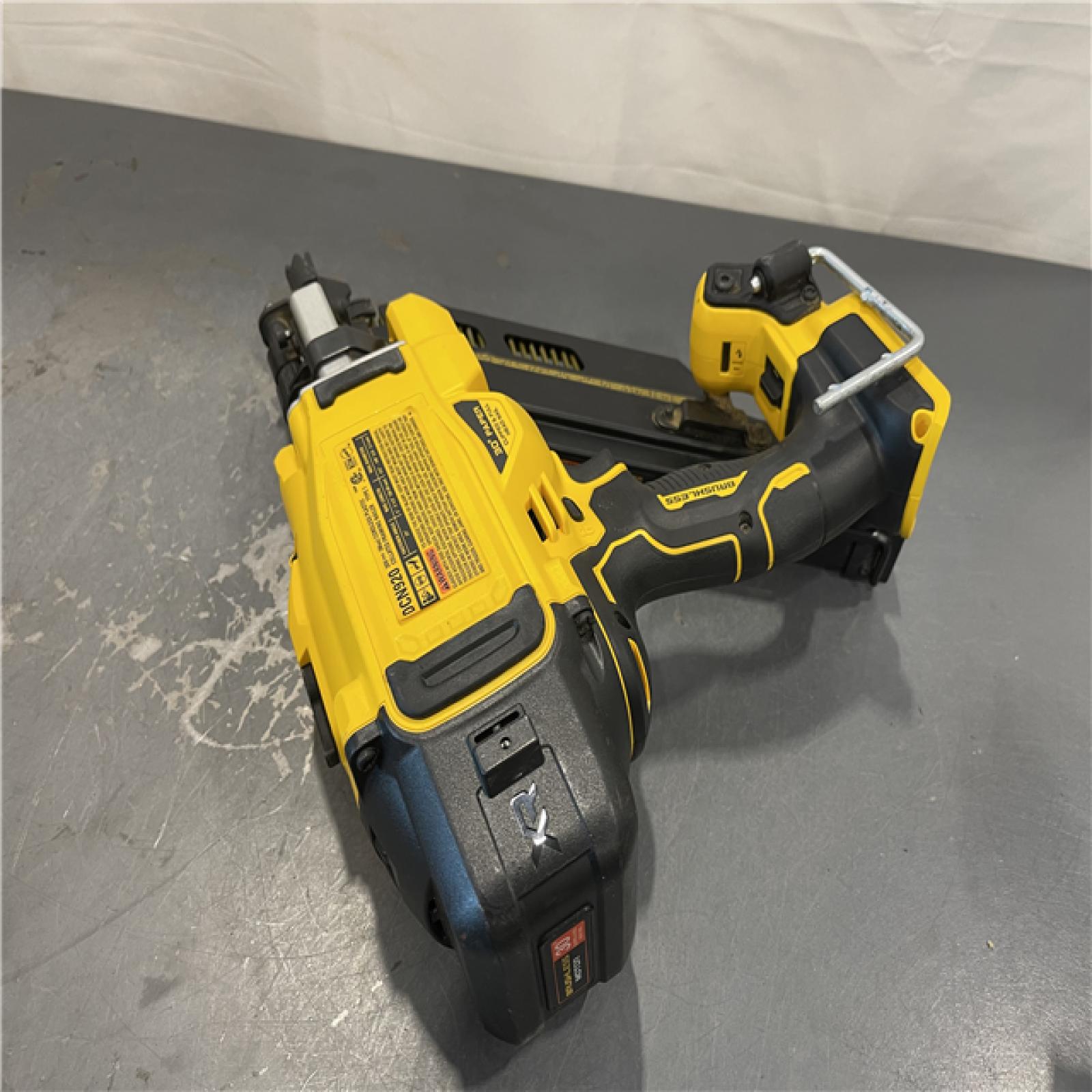 AS-IS - DEWALT 20-Volt 21° Cordless Framing Nailer
