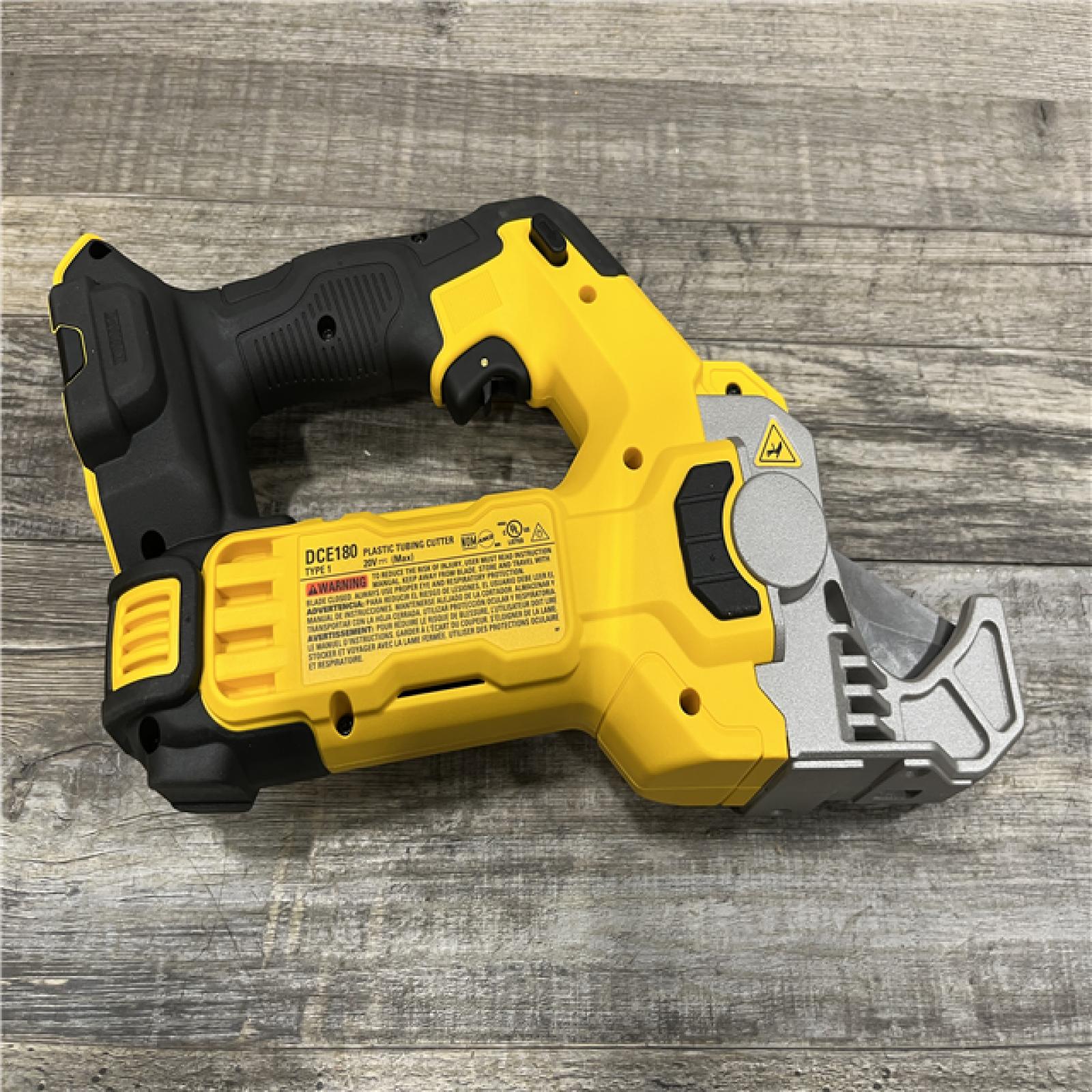 LIKE NEW - DEWALT 20V MAX Cordless Plastic Tubing Cutter (Tool Only)