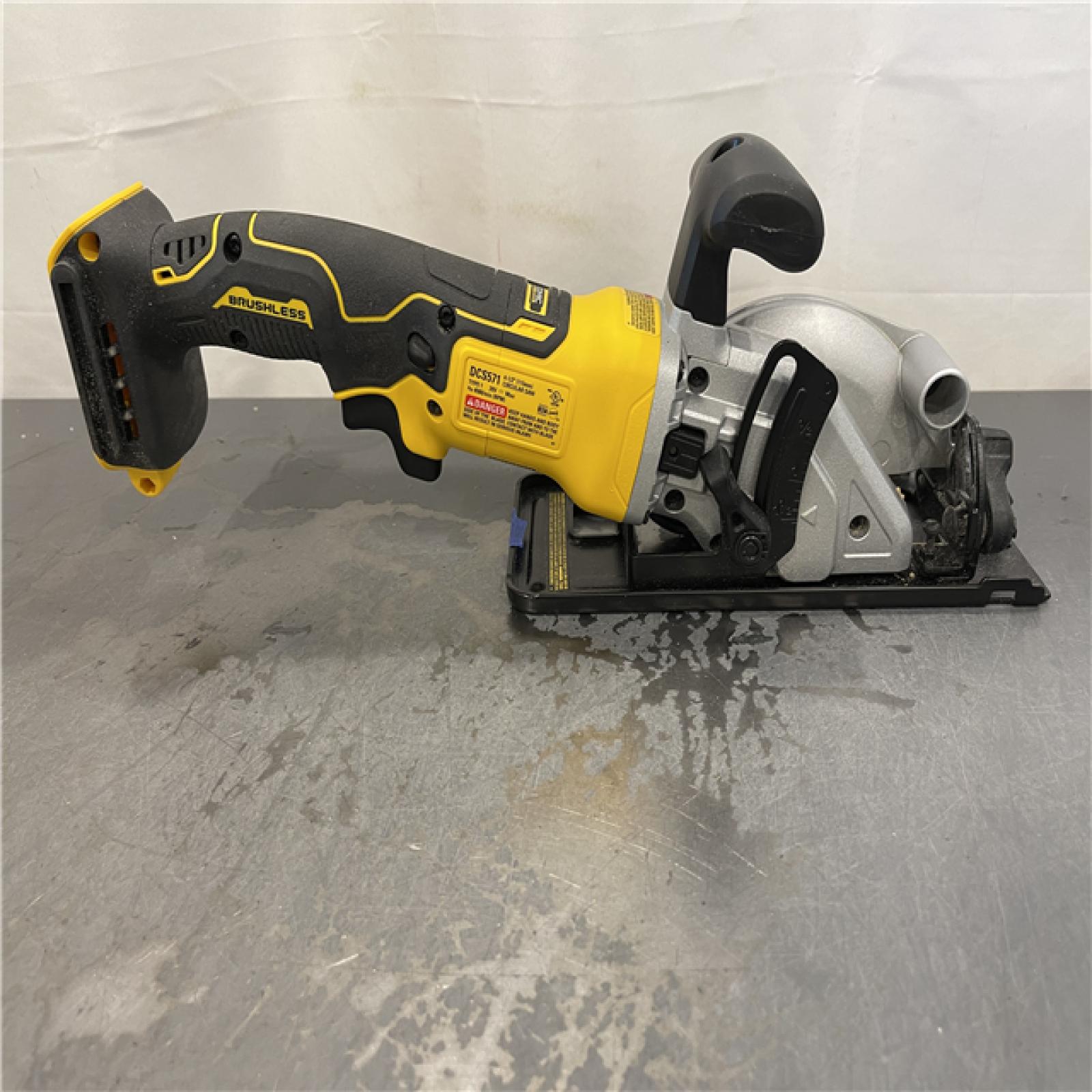 AS-IS - DEWALT ATOMIC 20V MAX Cordless Brushless 4-1/2 in. Circular Saw
