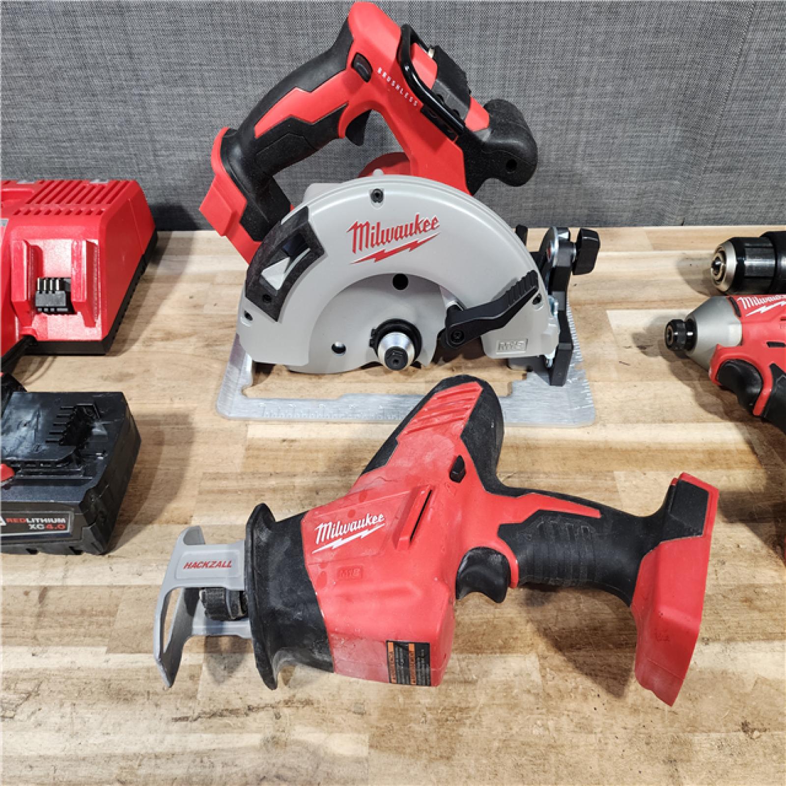 HOUSTON LOCATION - AS-IS MILWAUKEE 4 TOOL COMBO KIT W/ (2) BATTERY & CHARGER