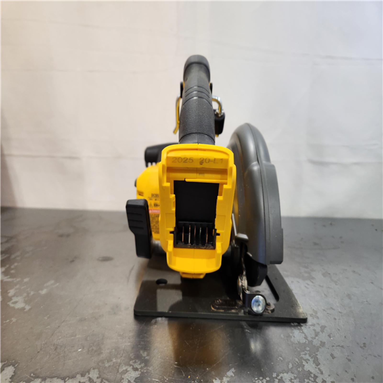 AS-IS- DeWALT Flexvolt Max 7-1/4  60V Brushless Circular Saw DCS578B (Bare Tool)