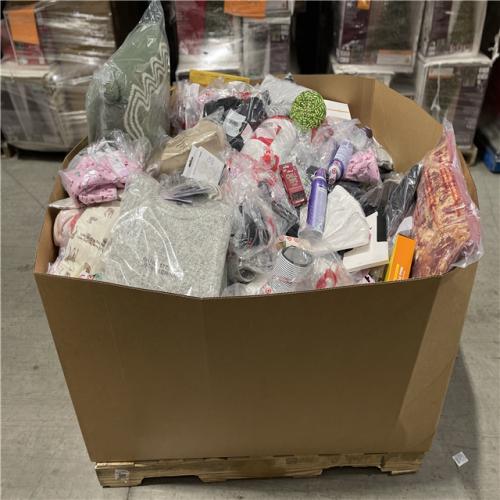 DALLAS LOCATION- NEW!- BULLSEYE MIXED CLOTHING PALLET (300 UNITS)