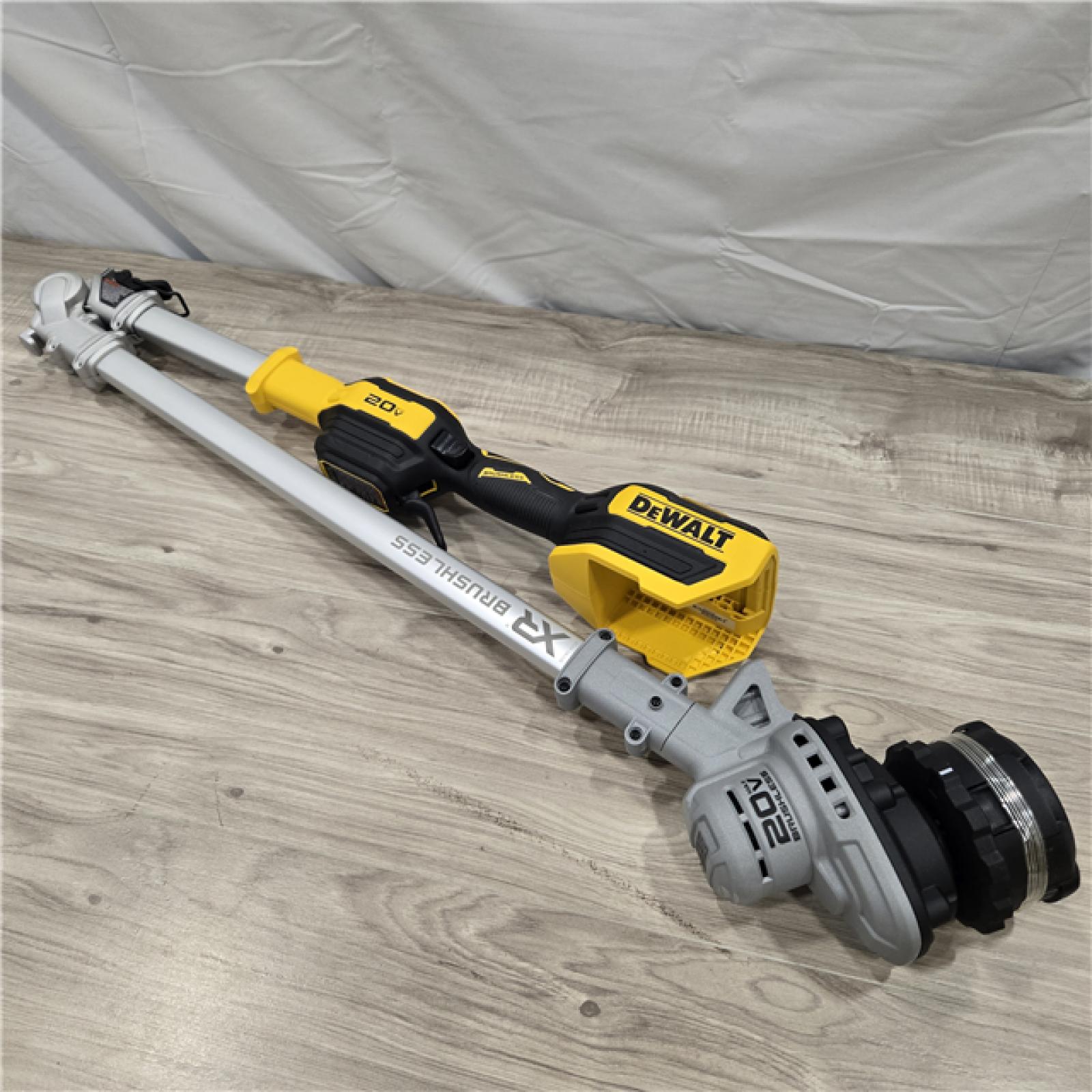 LIKE NEW! - DEWALT 20V MAX Cordless Foldable String Trimmer (Tool Only)