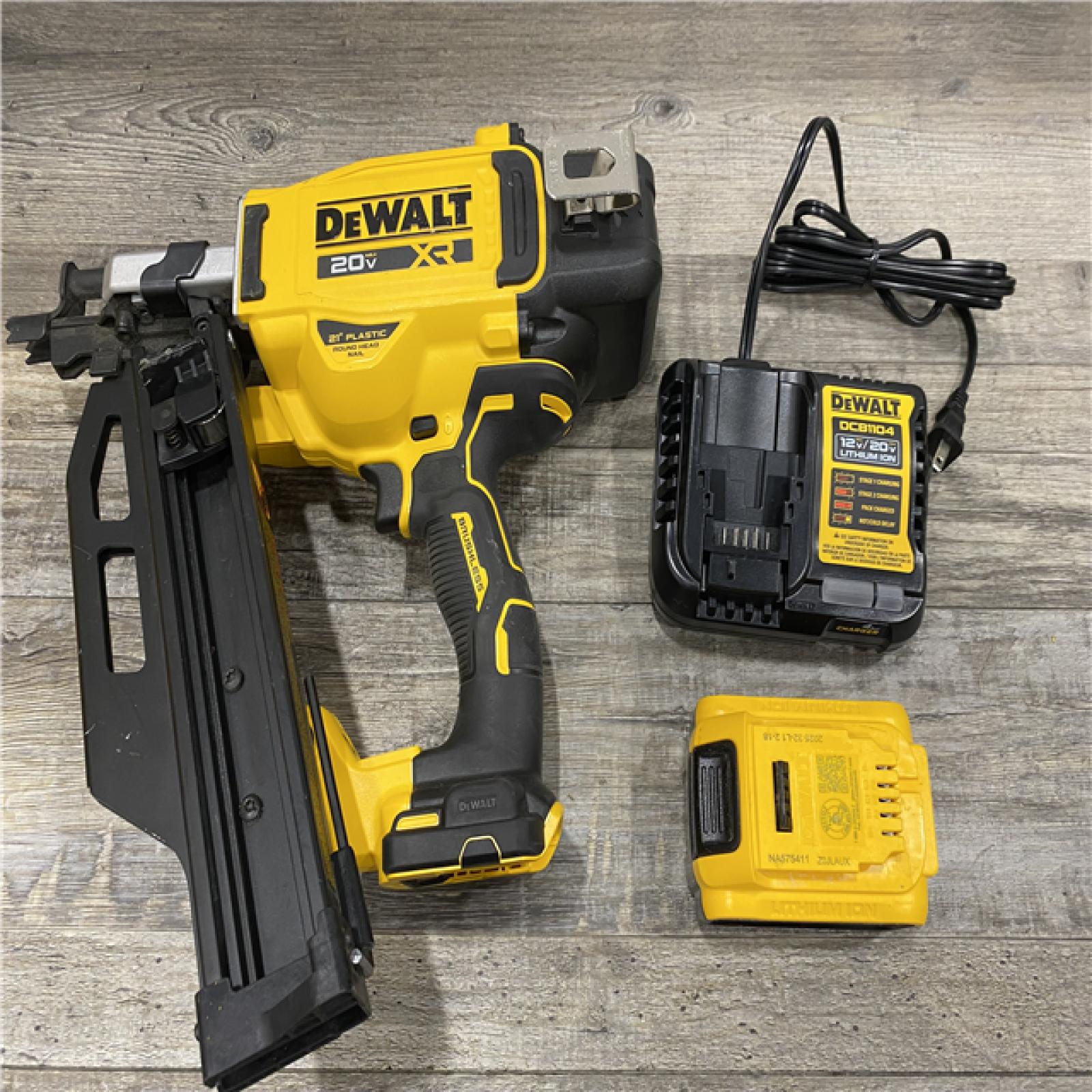 AS-IS DEWALT 20-Volt 21° Cordless Framing Nailer Kit