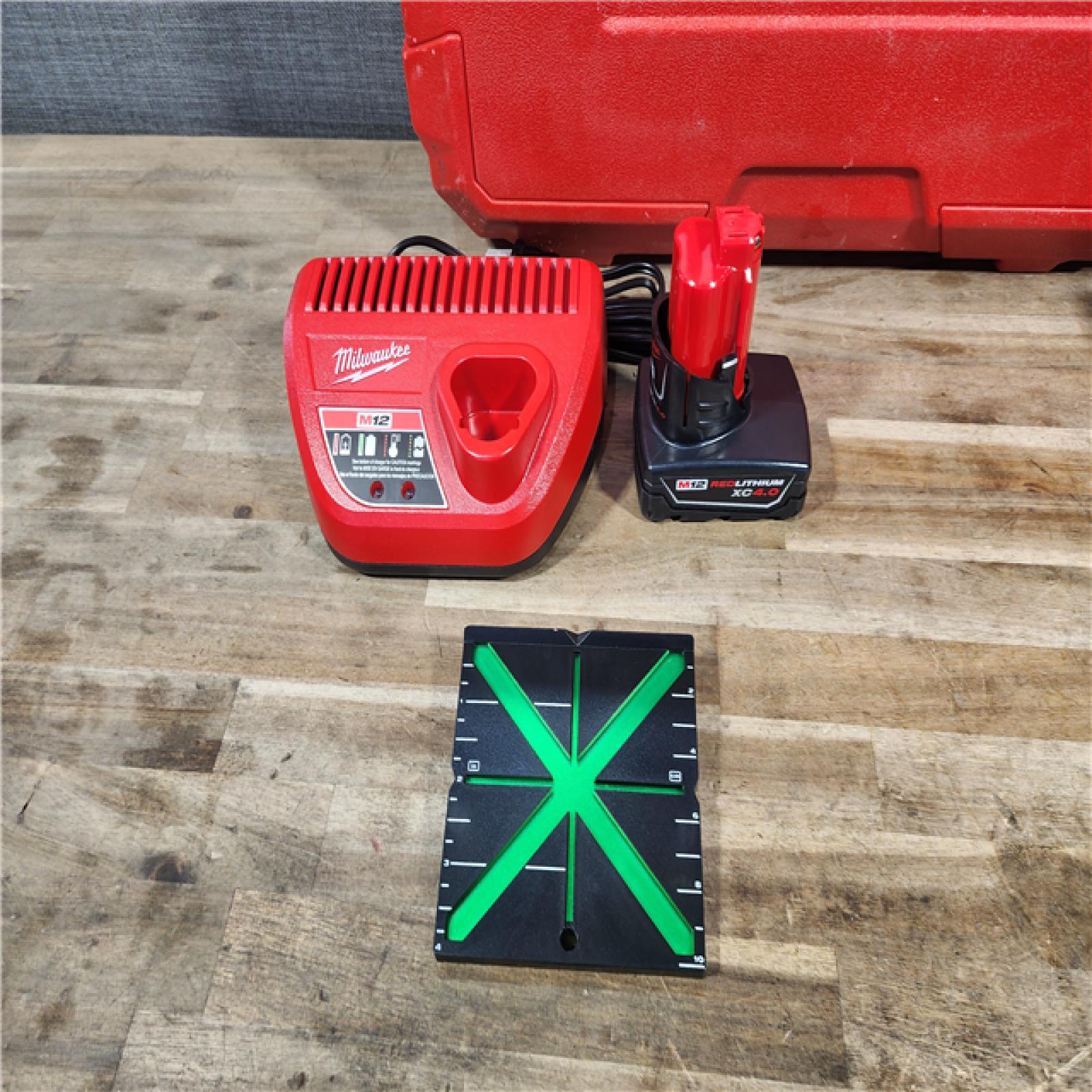 HOUSTON LOCATION - AS-IS Milwaukee-3632-21 M12 Green Beam Laser 360° 3-Plane Kit