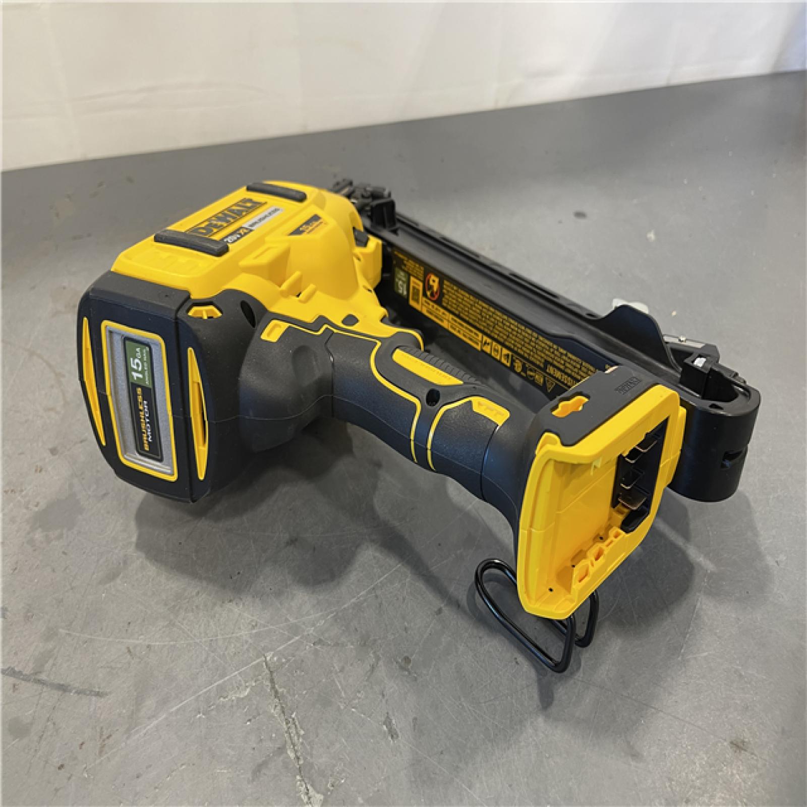 AS-IS - DeWalt 20V MAX XR Lithium-Ion Cordless 2-1/2 in. 15-Gauge Finish Nailer Kit