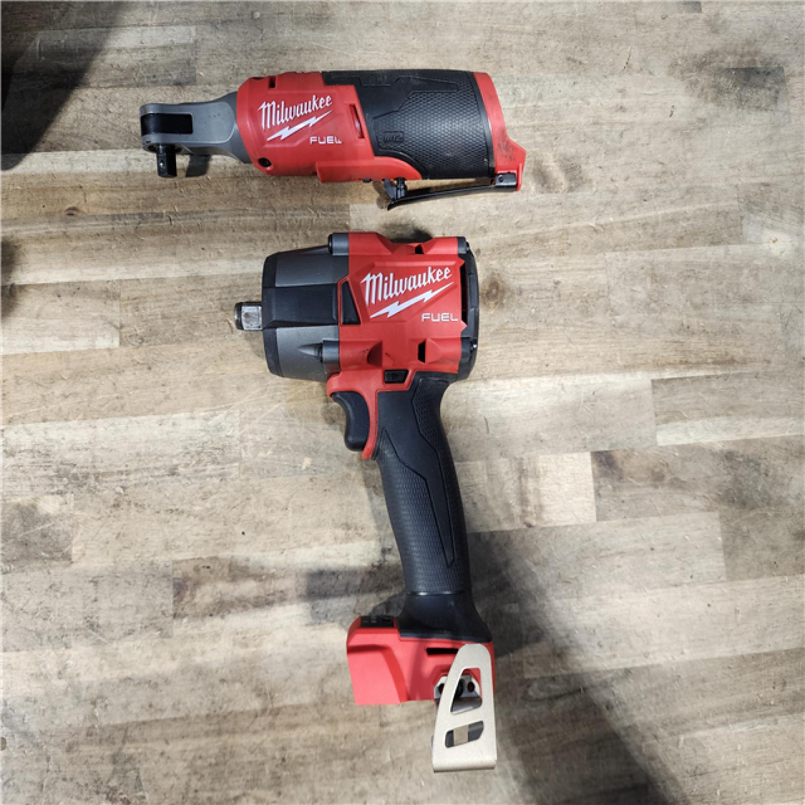 HOUSTON LOCATION - AS-IS MILWAUKEE 2 TOOL COMBO KIT W/ (2) BATTERY & CHARGER