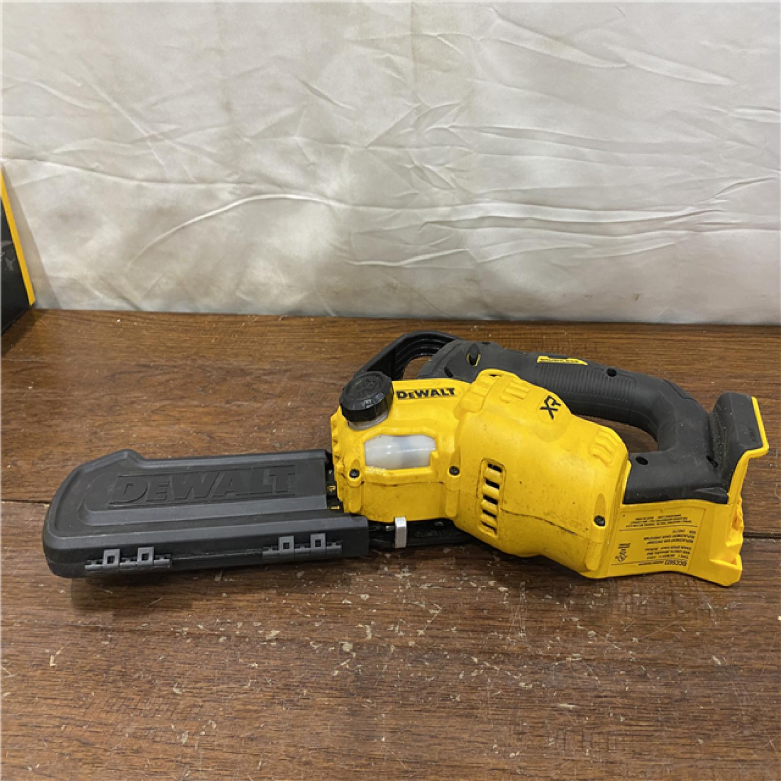 AS-IS Dewalt 20V Max 8  Pruning Chainsaw Brushless Cordless Kit