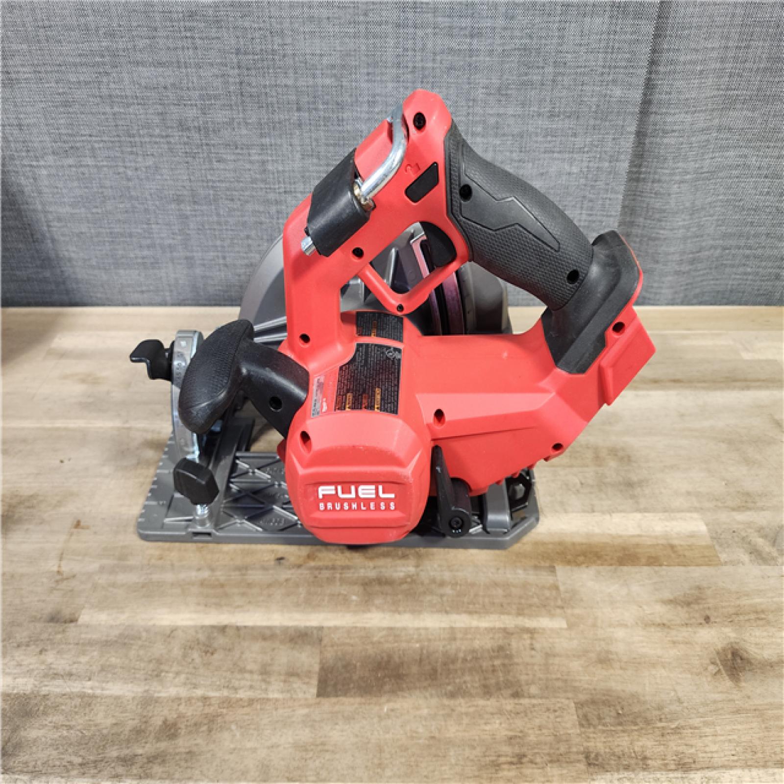 HOUSTON LOCATION - AS-IS Milwaukee Tools M18 FUEL 7-1/4 Circular Saw (Tool Only) 2834-20