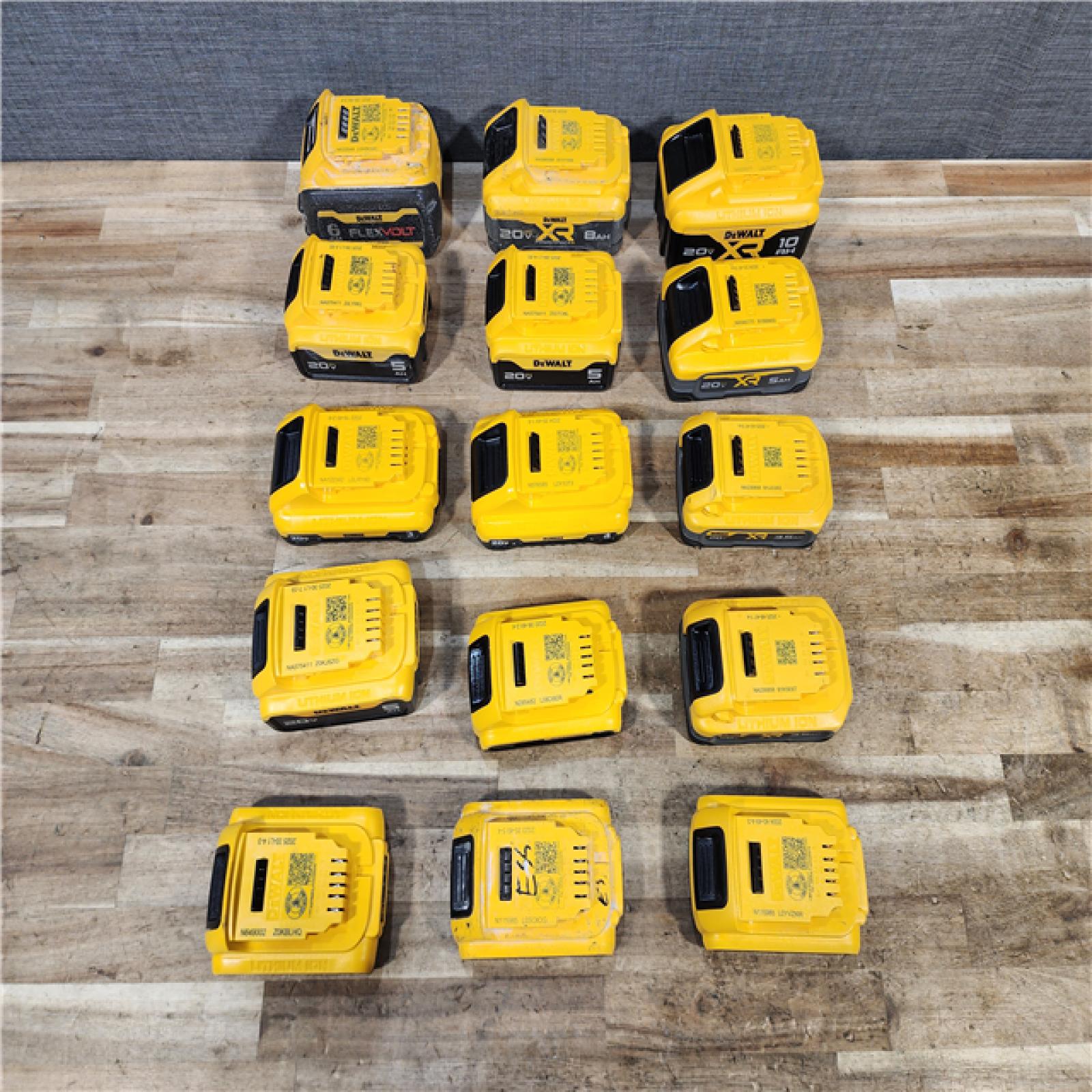 HOUSTON LOCATION - AS - IS DEWALT BATTERY PACK QTY - 15