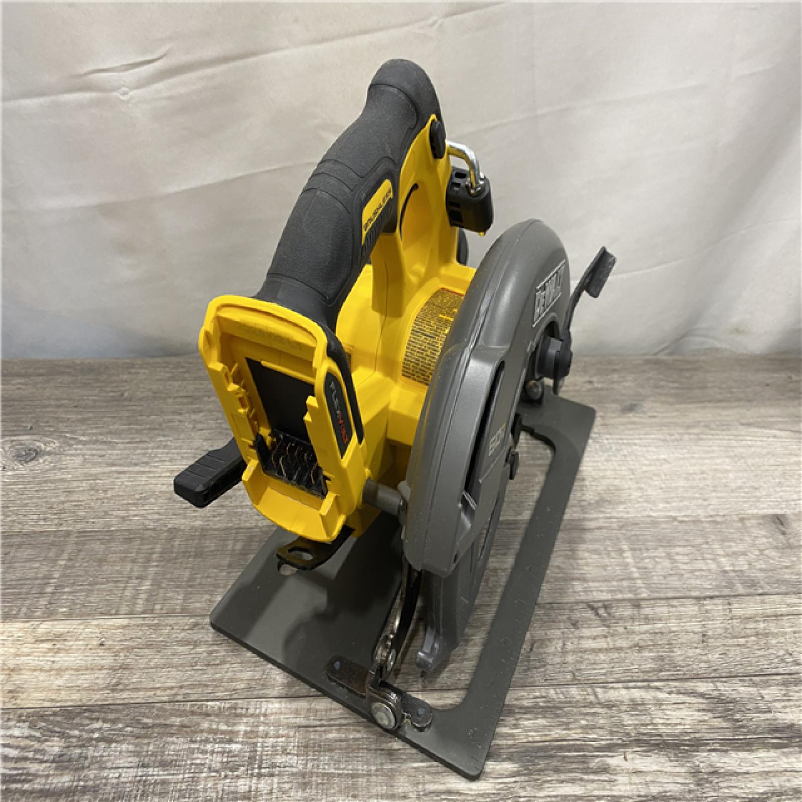 AS-IS DEWALT FLEXVOLT 60V MAX Cordless Brushless 7-1/4 in. Circular Saw with Brake (Tool Only)
