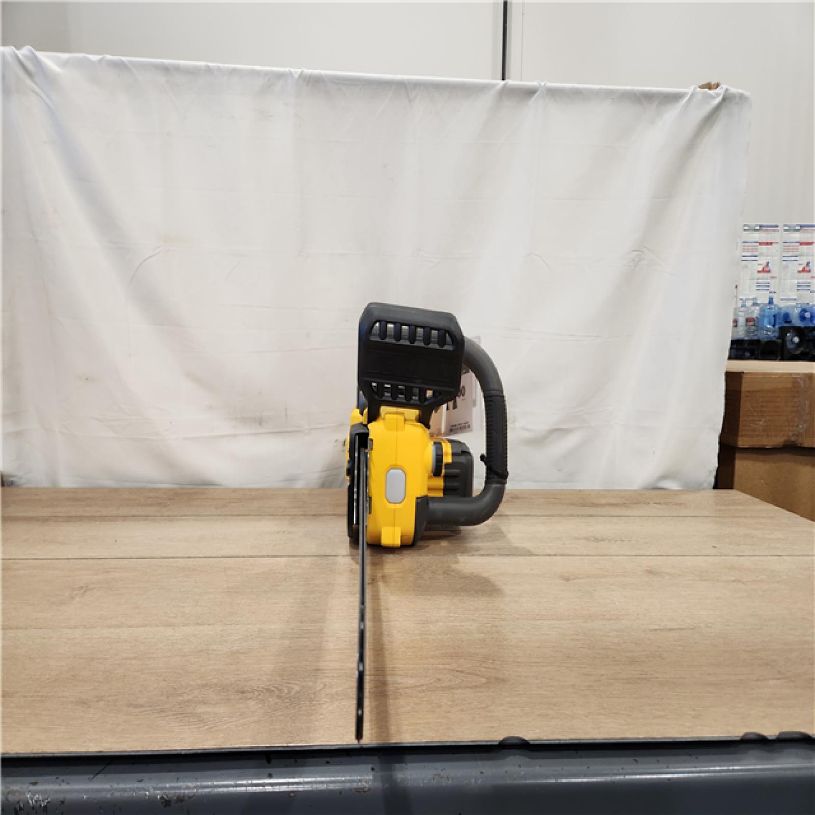 AS-IS- DEWALT 20 in. 60-Volt Flexvolt Electric Cordless Chainsaw Kit with 20 in. Chainsaw Bar and 20 in. Chainsaw Chain 68 Drive Link