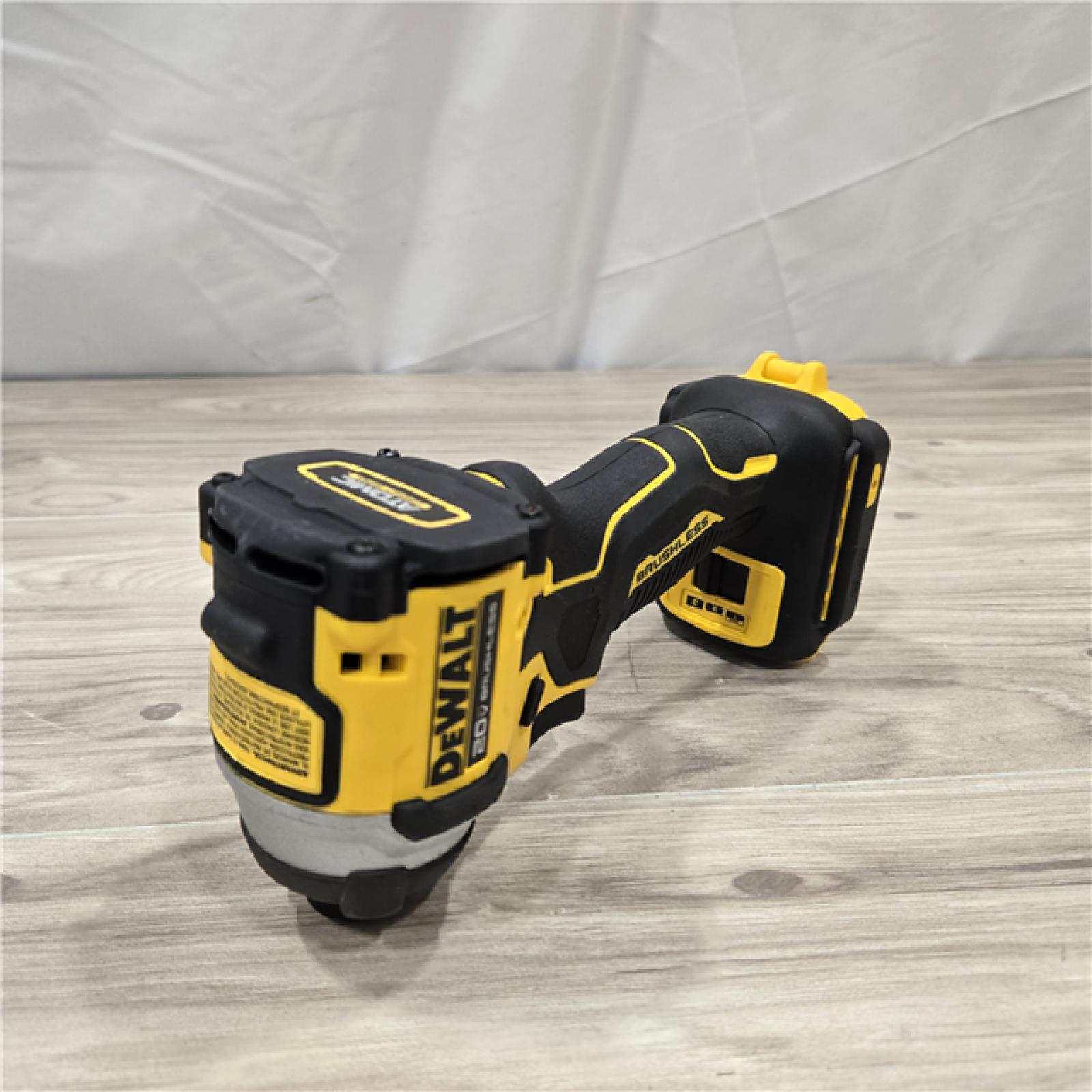 AS-IS DeWalt 20V MAX ATOMIC 1/4 in. Cordless Impact Driver Kit