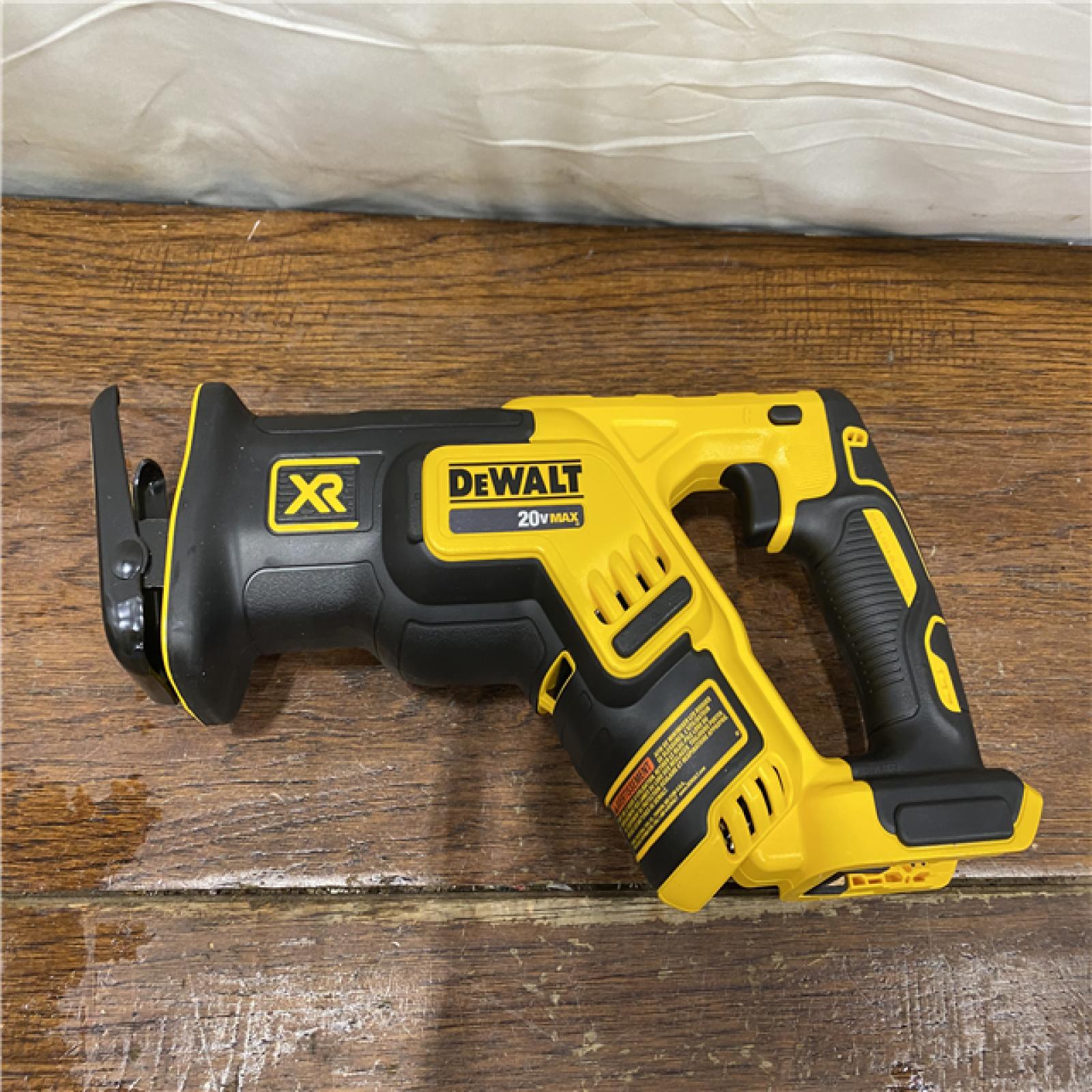 AS-IS DEWALT 20V-MAX XR 18GA BRAD NAILER KIT