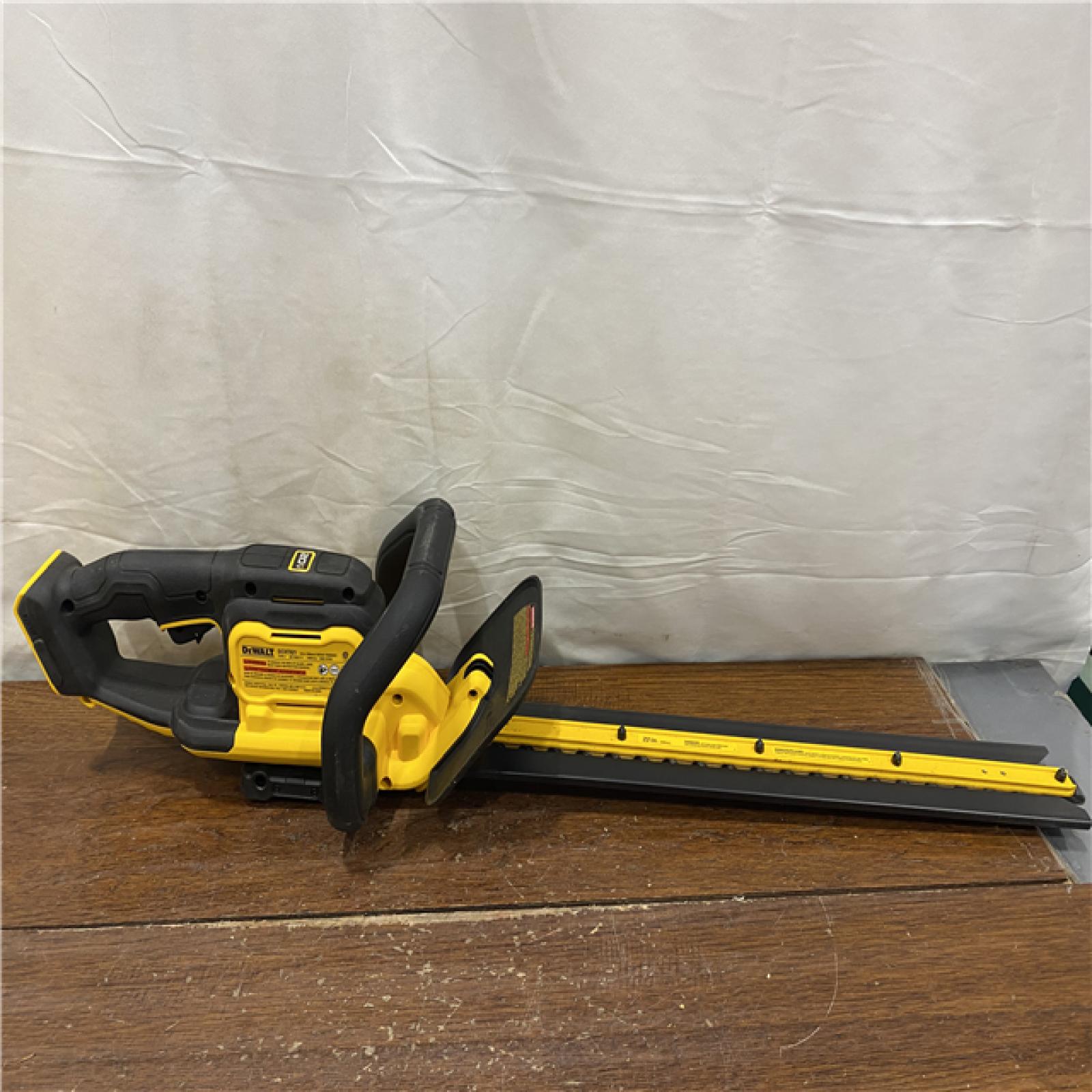 AS-IS DEWALT 20V MAX 22 Cordless Hedge Trimmer