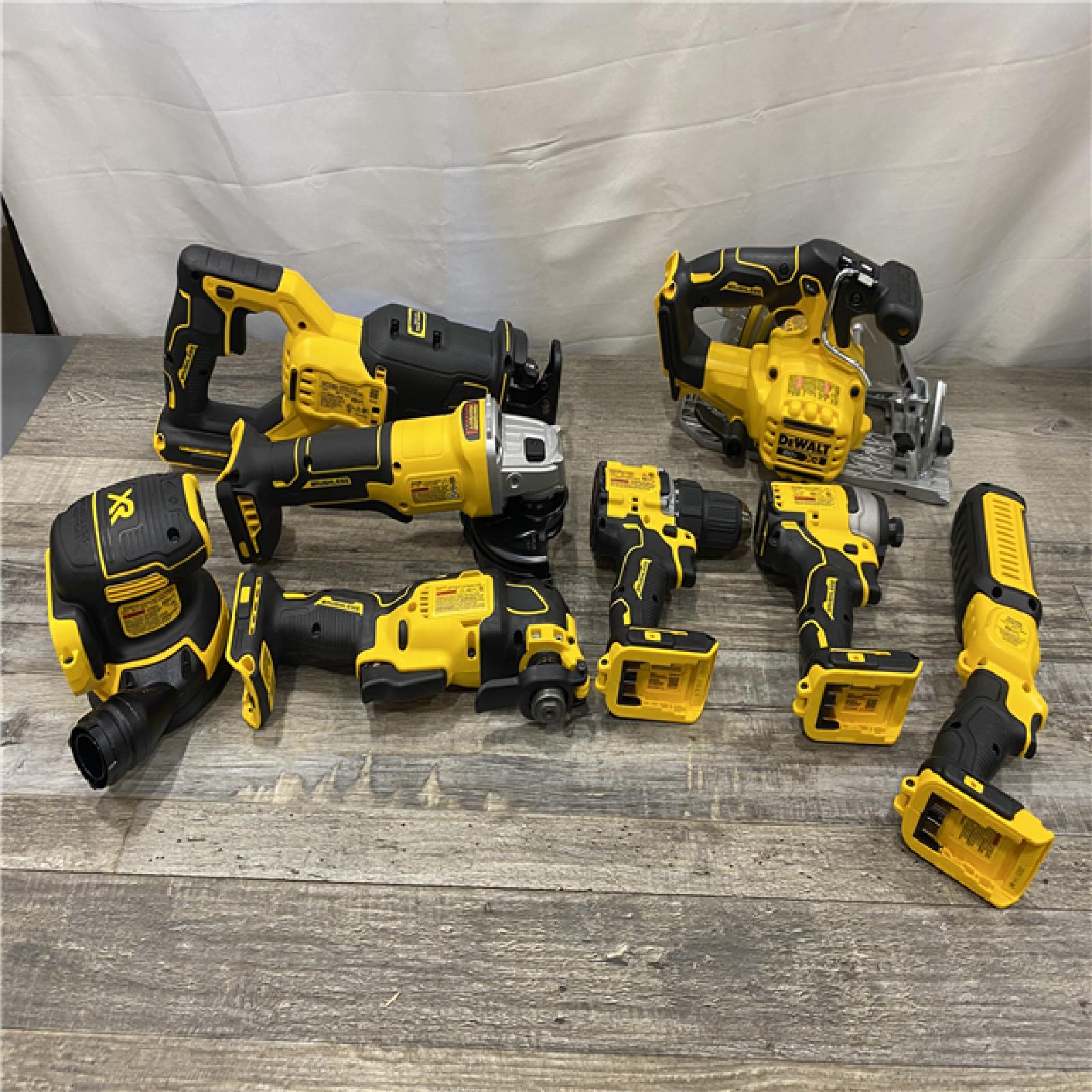 LIKE NEW - DEWALT 20V Lithium-Ion Cordless 8-Tool Combo Kit