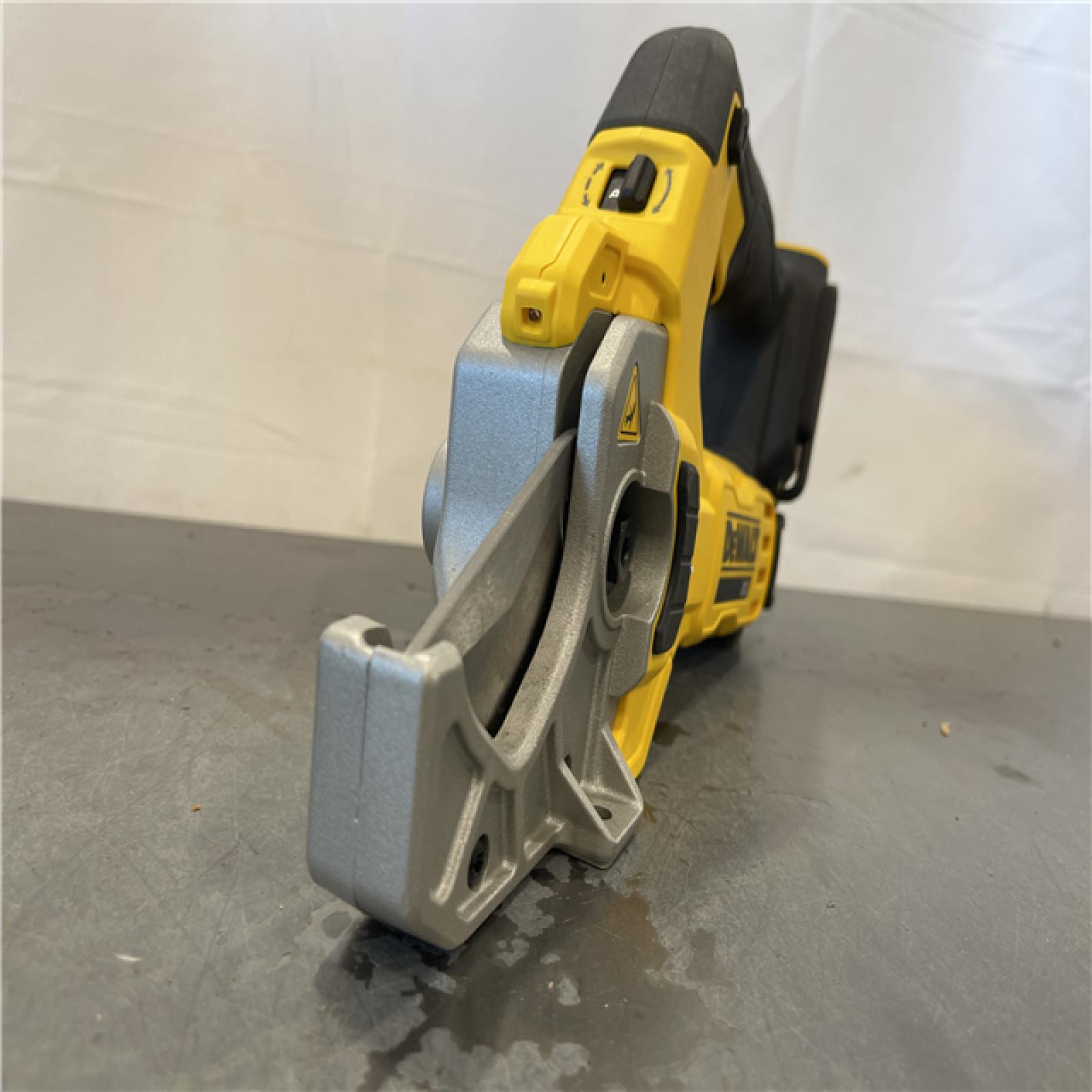 AS-IS - DeWalt 20V MAX Cordless Plastic Tubing Cutter