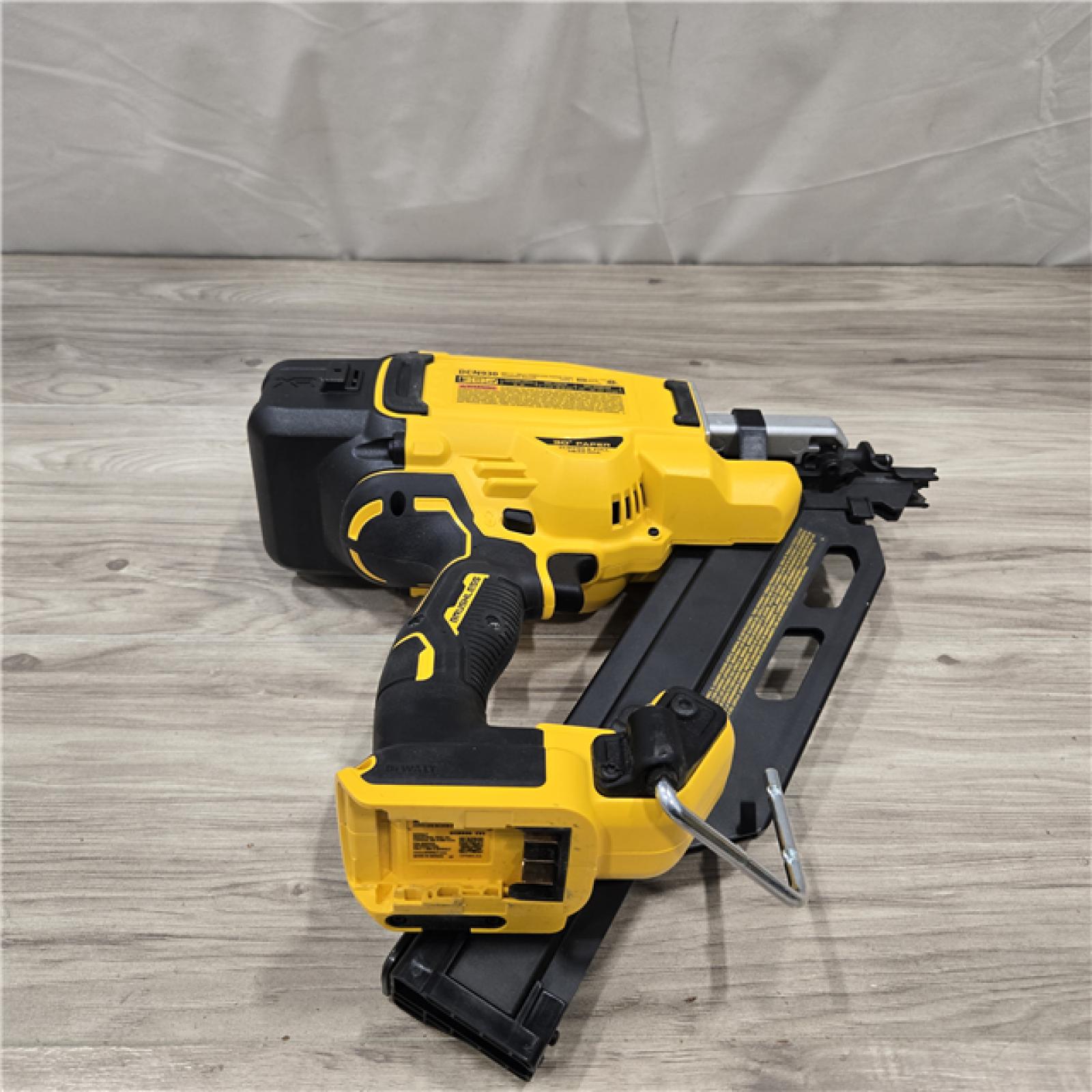 AS-IS DEWALT 20V 30 Degree Cordless Framing Nailer (Tool-Only)