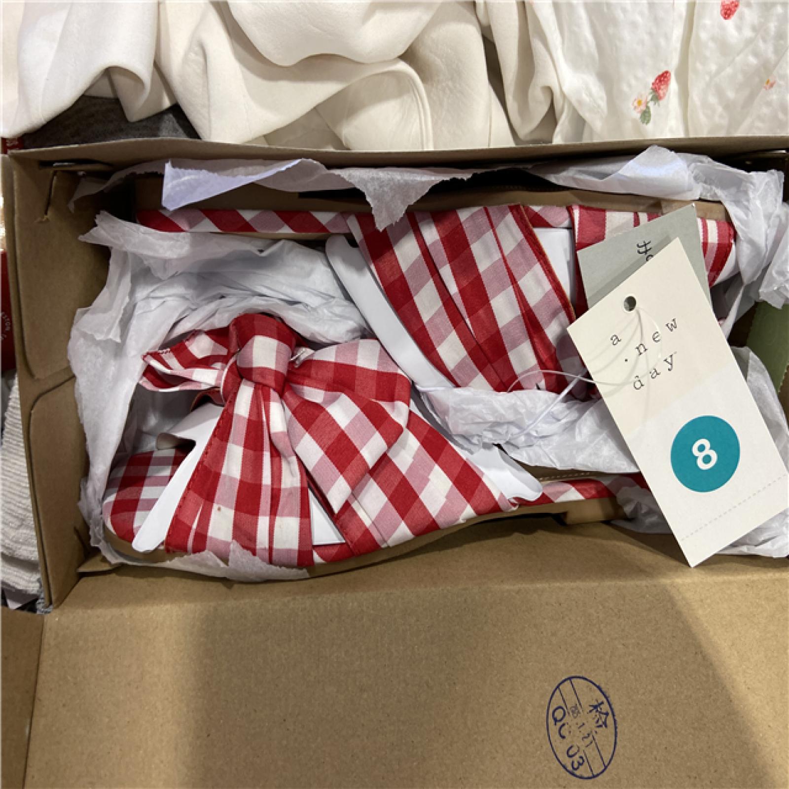 DALLAS LOCATION - BULLSEYE CLOTHING, HOME GOODS PALLET