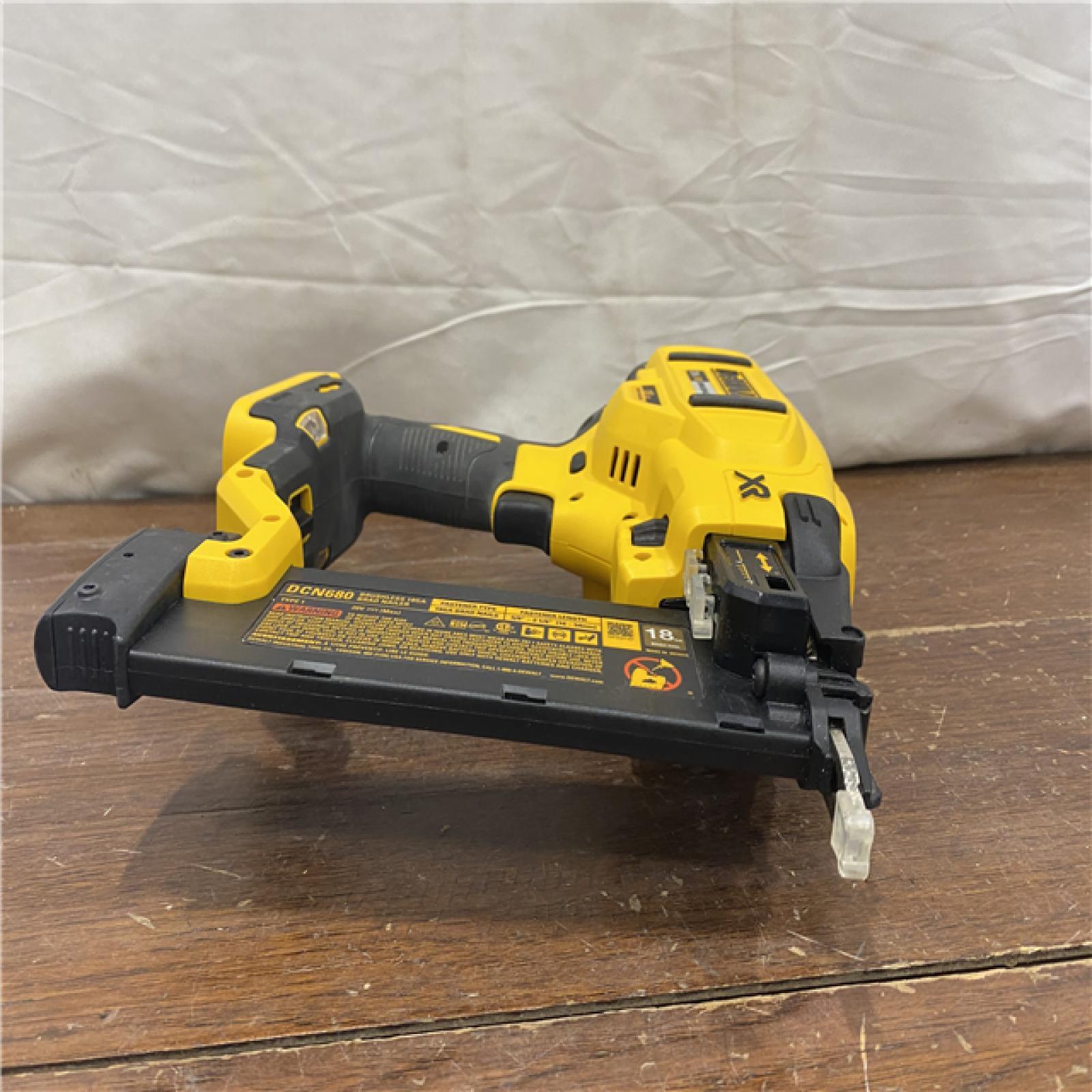 AS-IS DEWALT 20V MAX XR 18 Gauge Brad Nailer Kit